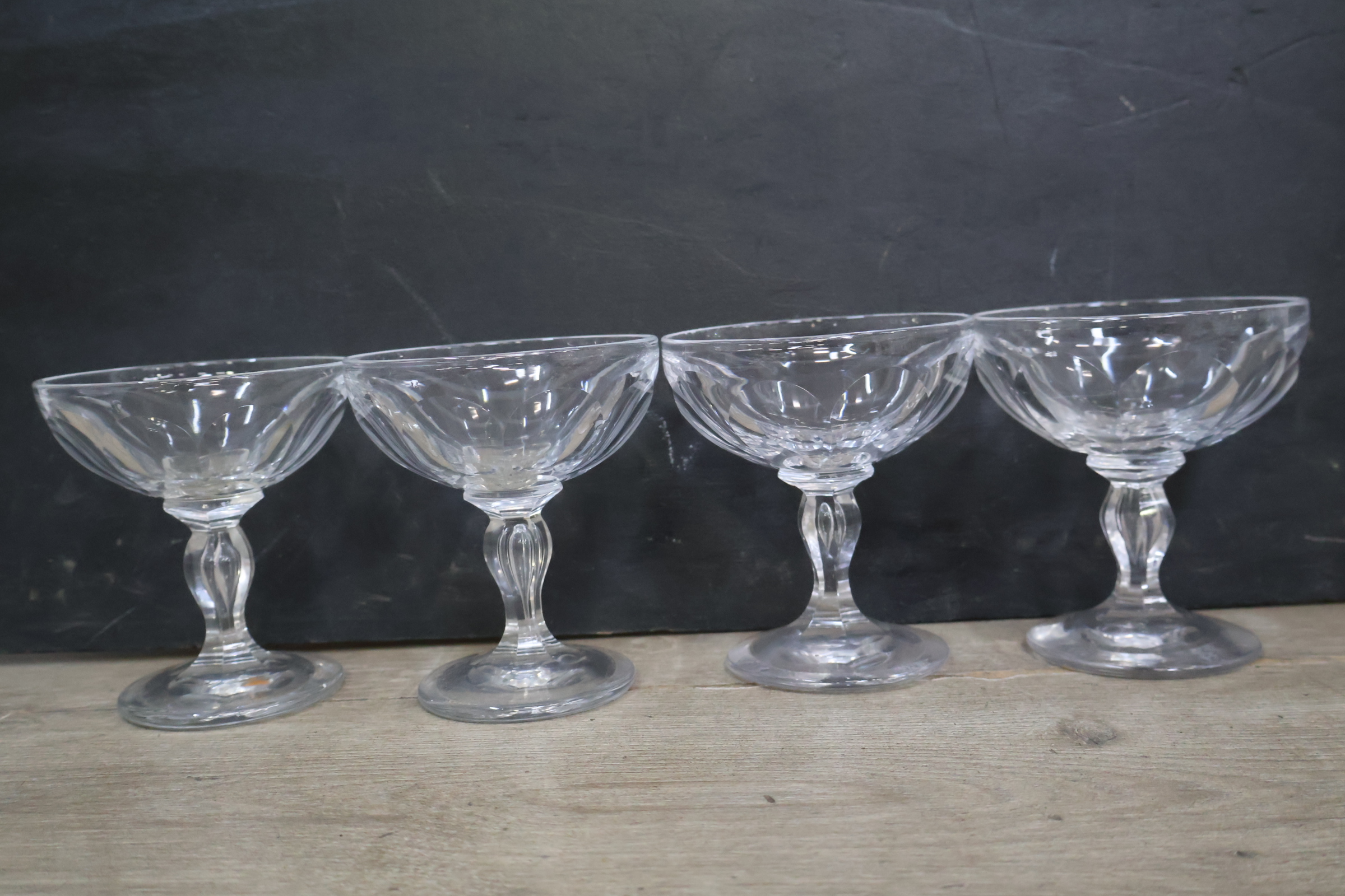 Set diverse kristallen likeurglazen met karaf' – foto 9 – kavel bij GSD Auctions, Zoeterwoude
