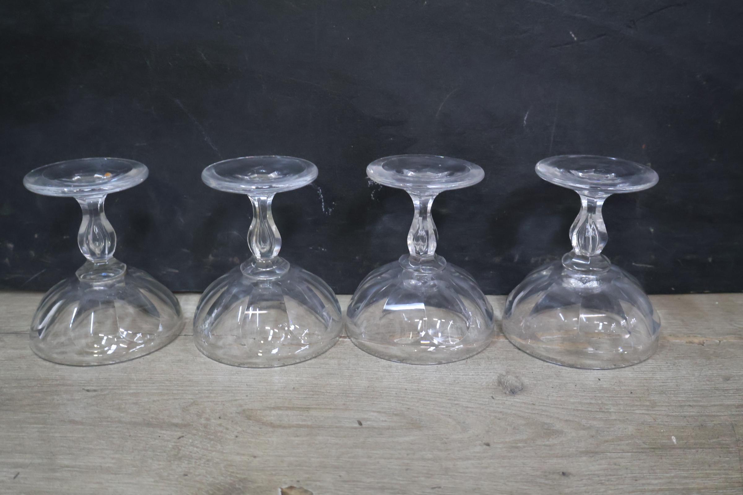 Set diverse kristallen likeurglazen met karaf' – foto 10 – kavel bij GSD Auctions, Zoeterwoude