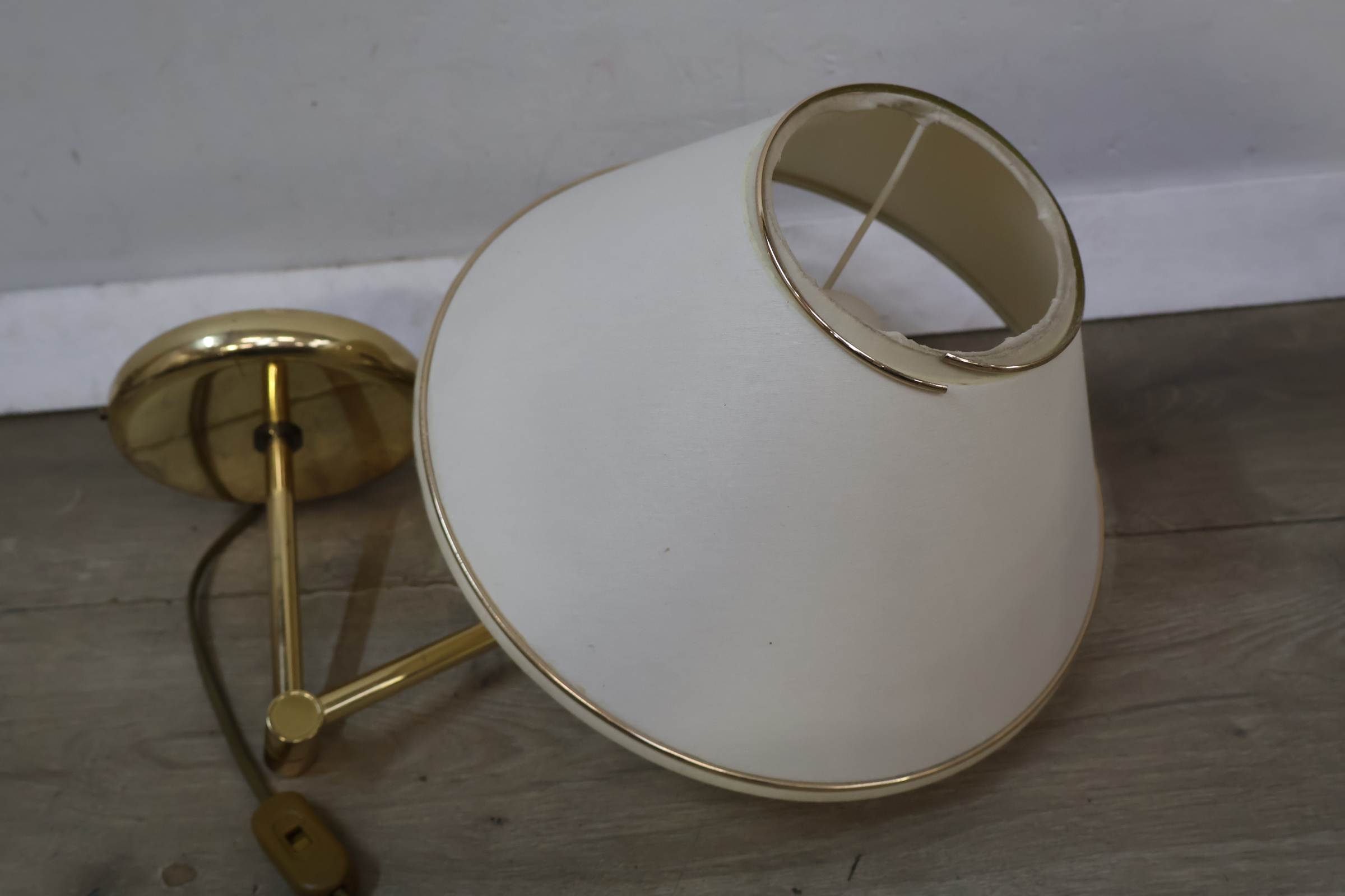 Messing wandlamp met stoffen kap' – foto 2 – kavel bij GSD Auctions, Zoeterwoude