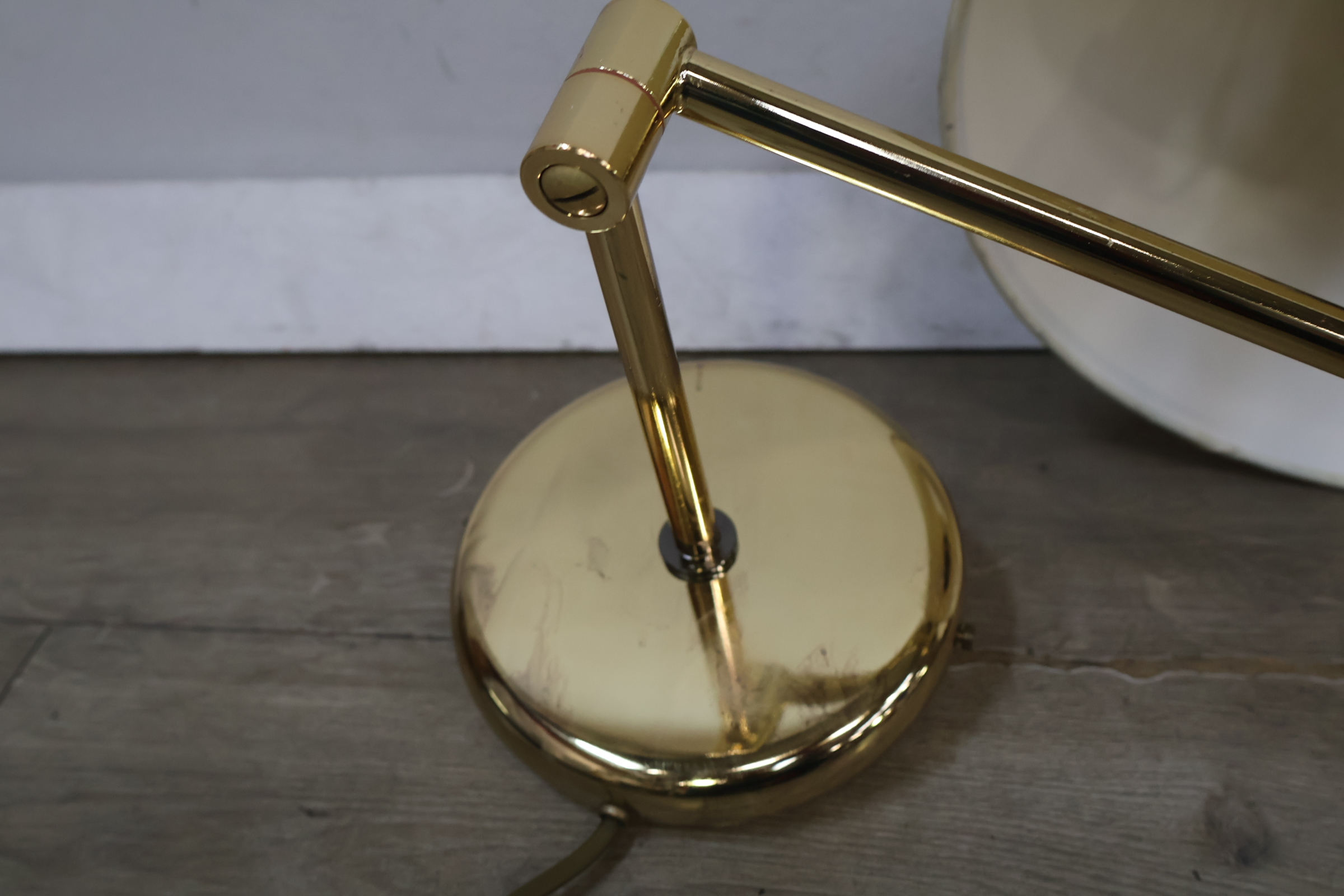 Messing wandlamp met stoffen kap' – foto 9 – kavel bij GSD Auctions, Zoeterwoude