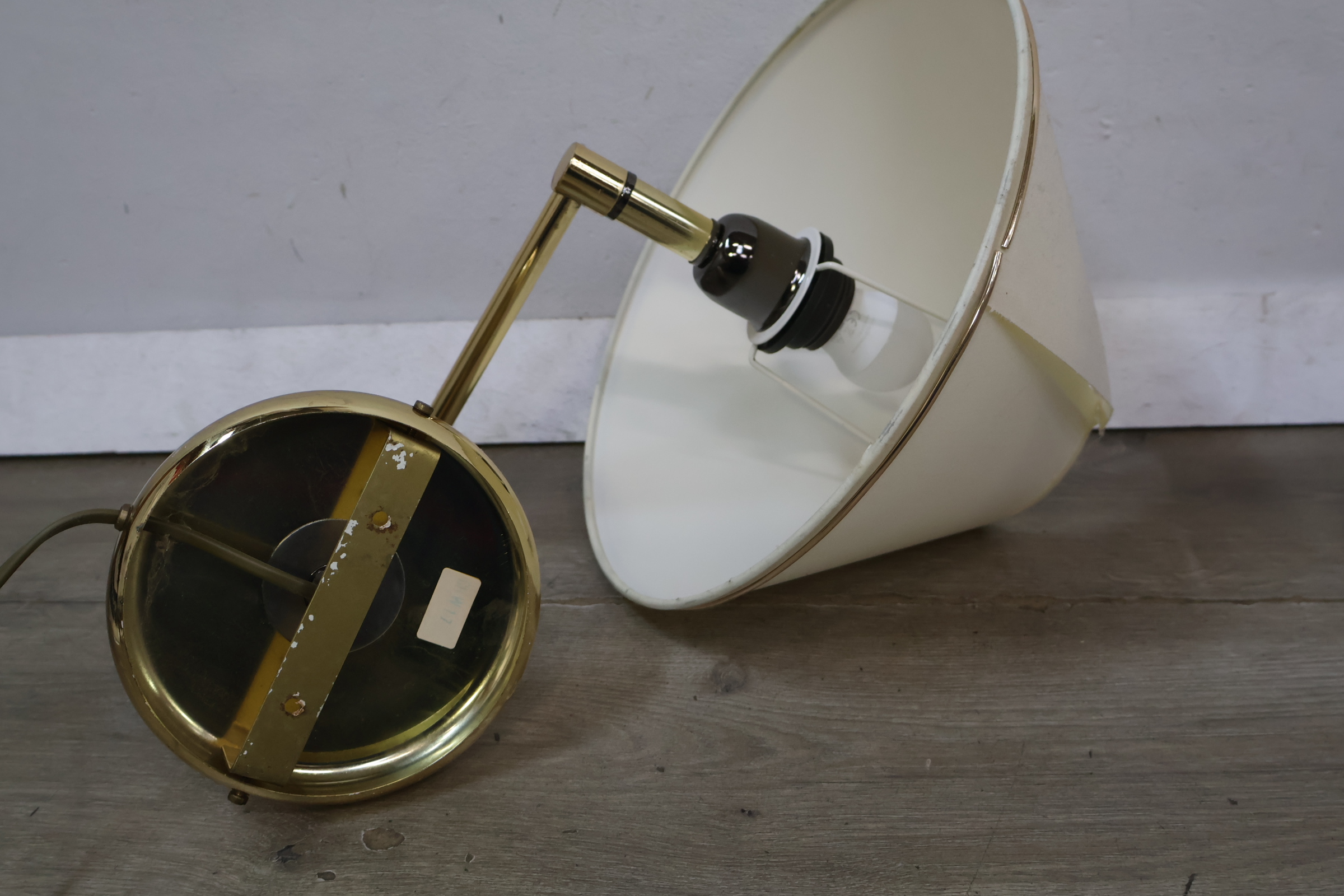 Messing wandlamp met stoffen kap' – foto 10 – kavel bij GSD Auctions, Zoeterwoude