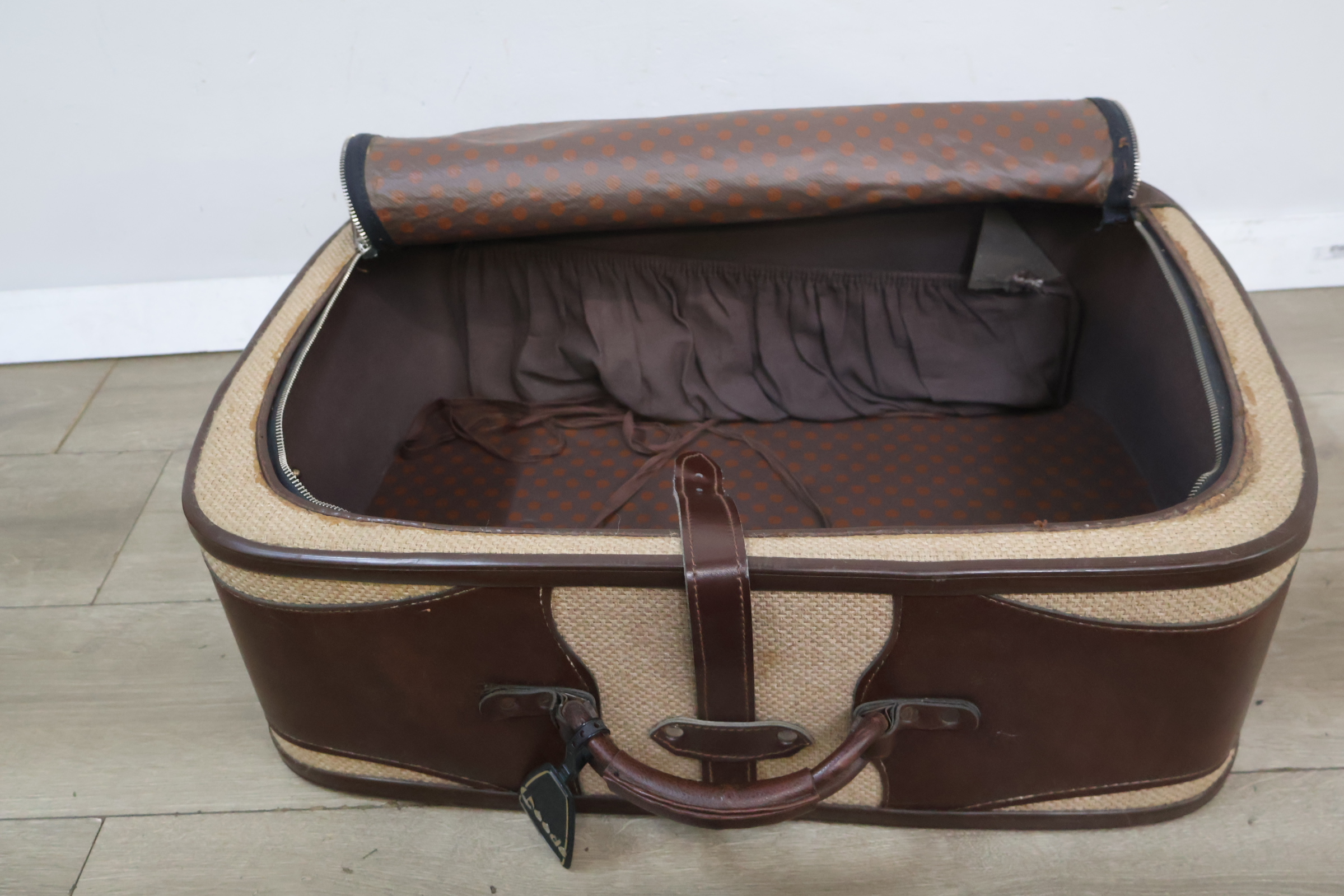 Set van 2 Vintage koffers' – foto 10 – kavel bij GSD Auctions, Zoeterwoude