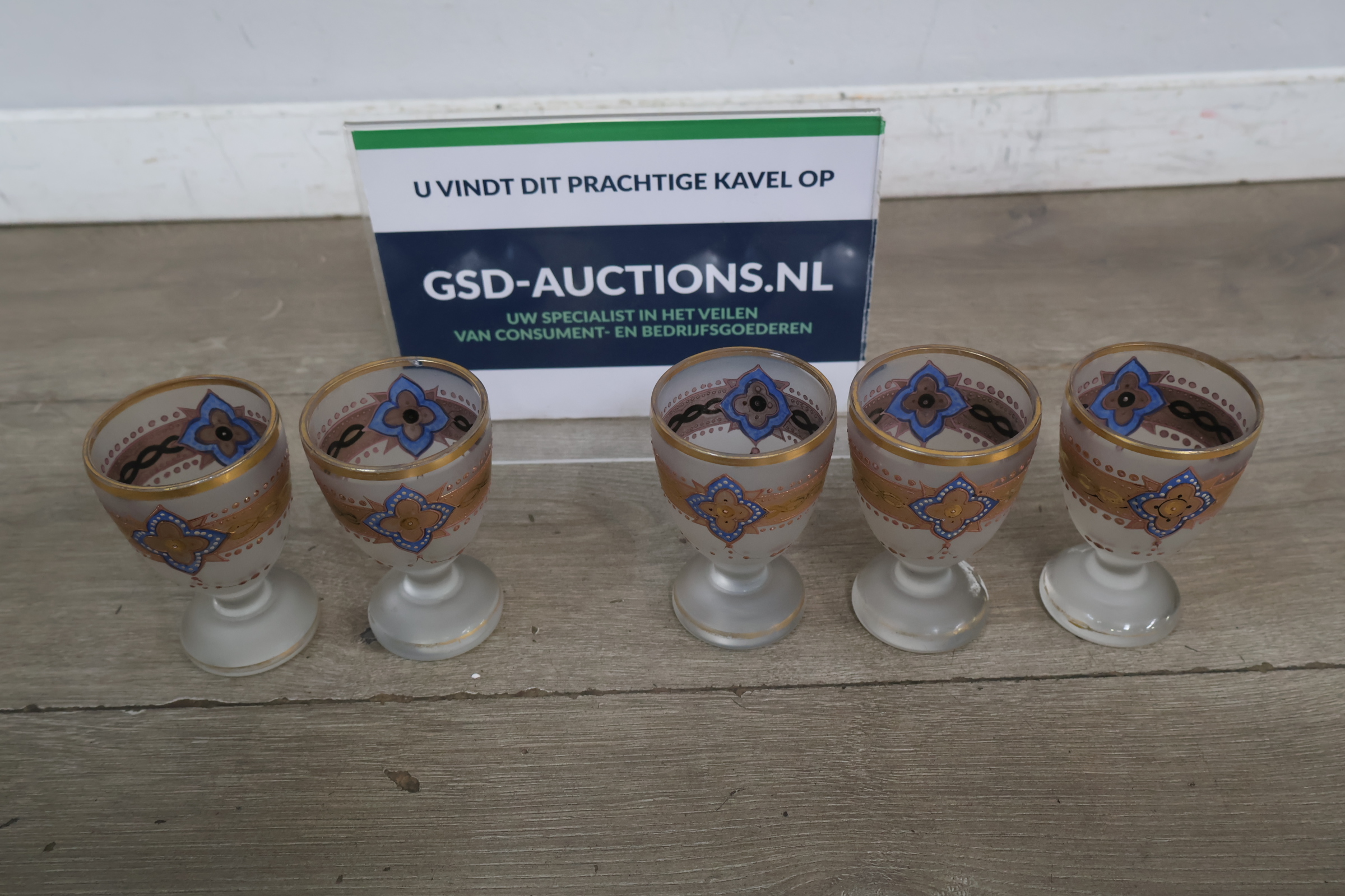 Set van vijf decoratieve likeurglazen' – foto 2 – kavel bij GSD Auctions, Zoeterwoude