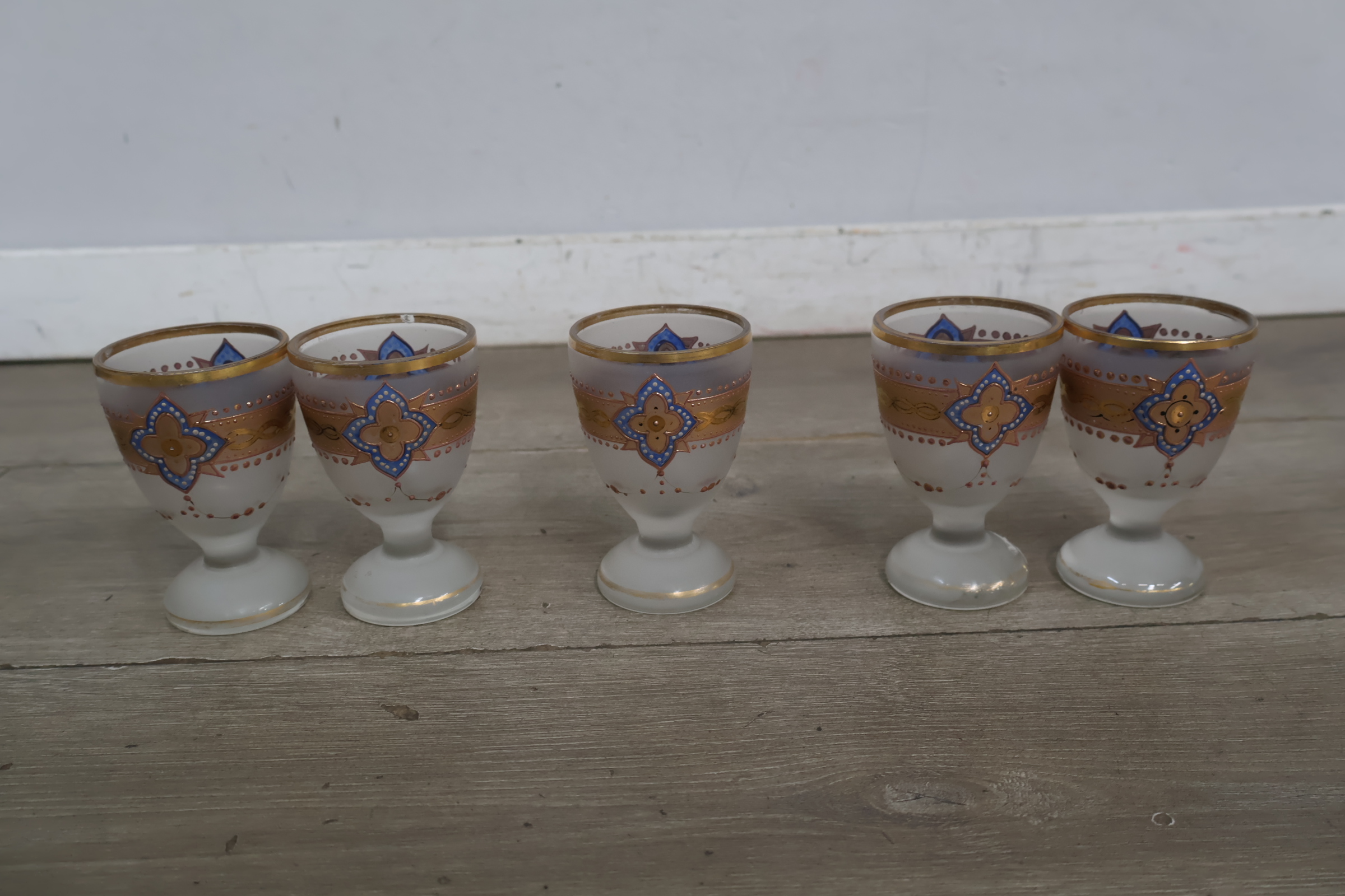Set van vijf decoratieve likeurglazen' – foto 3 – kavel bij GSD Auctions, Zoeterwoude