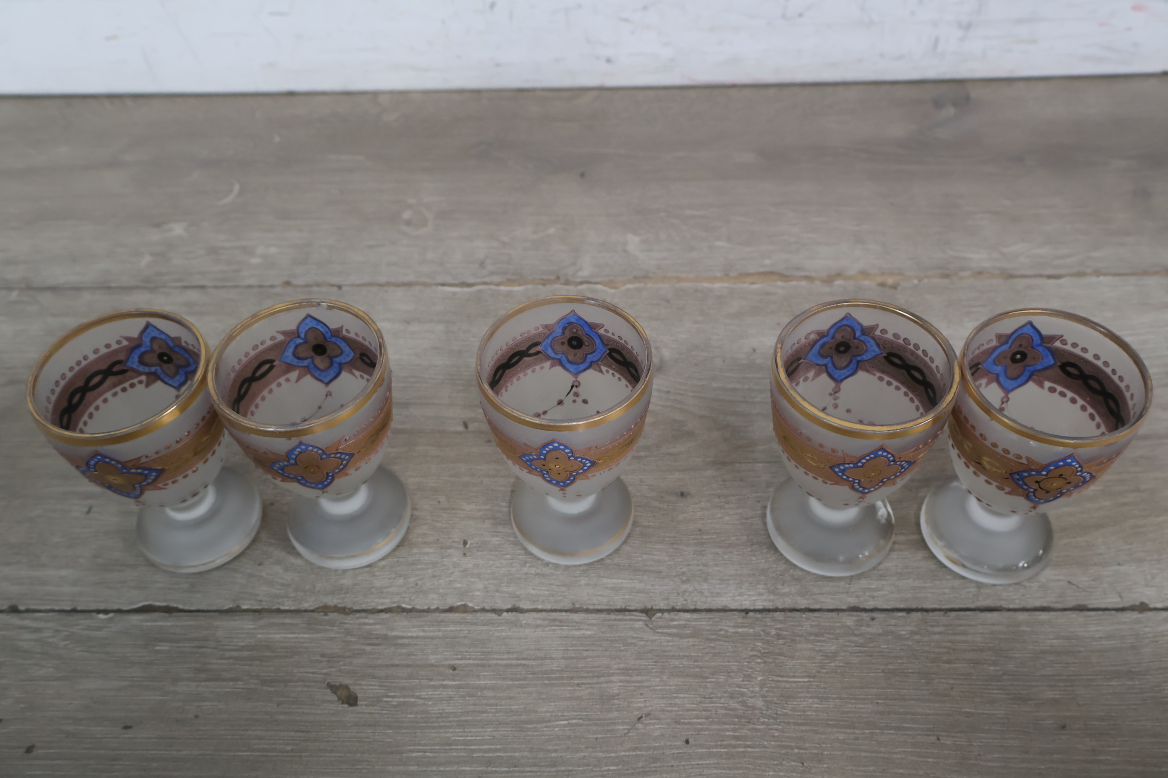 Set van vijf decoratieve likeurglazen' – foto 5 – kavel bij GSD Auctions, Zoeterwoude