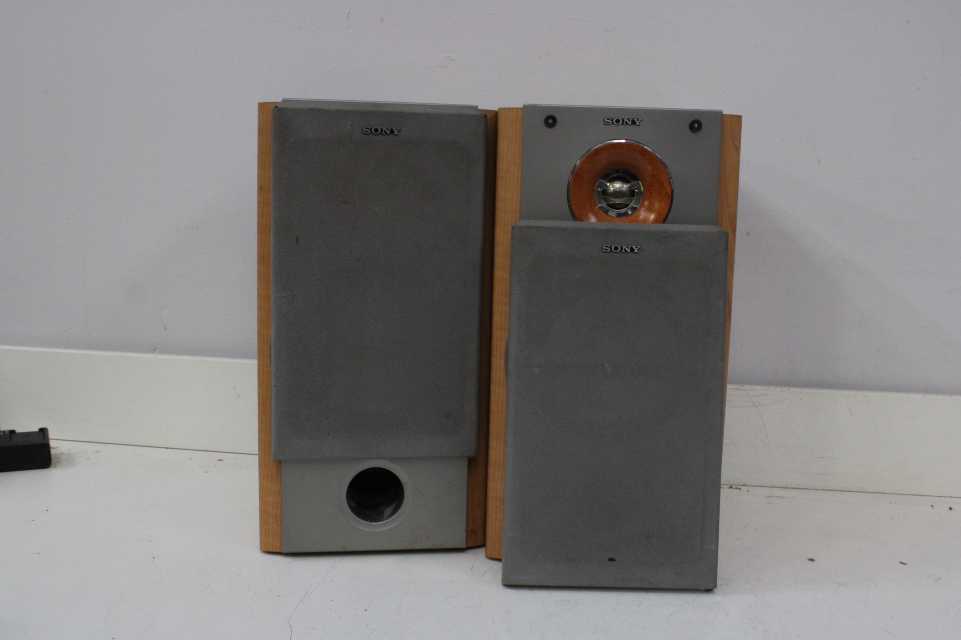 Set Sony luidsprekers – foto 2 – kavel bij GSD Auctions, Zoeterwoude