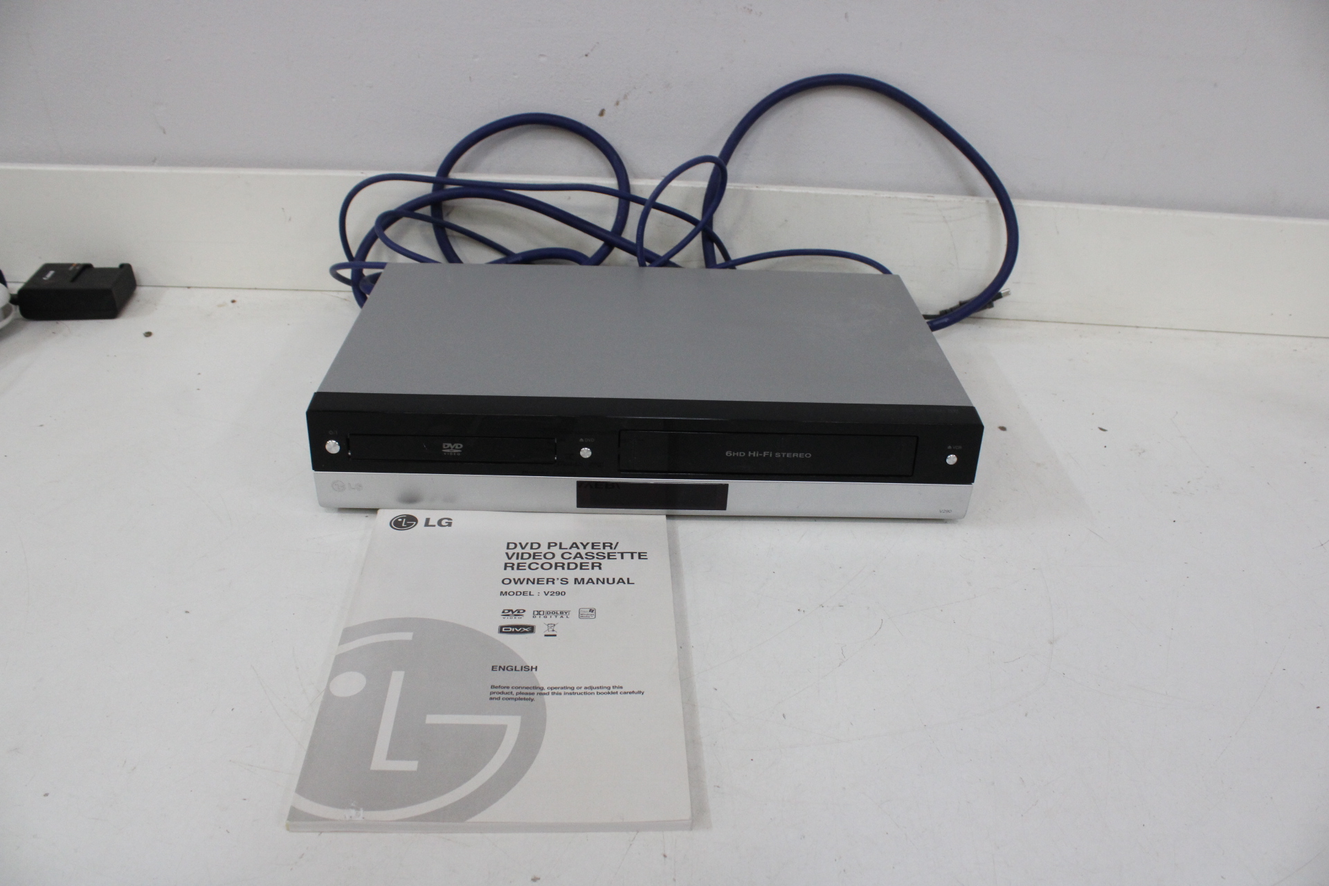 LG DVD speler en videocassette recorder V290 – foto 2 – kavel bij GSD Auctions, Zoeterwoude