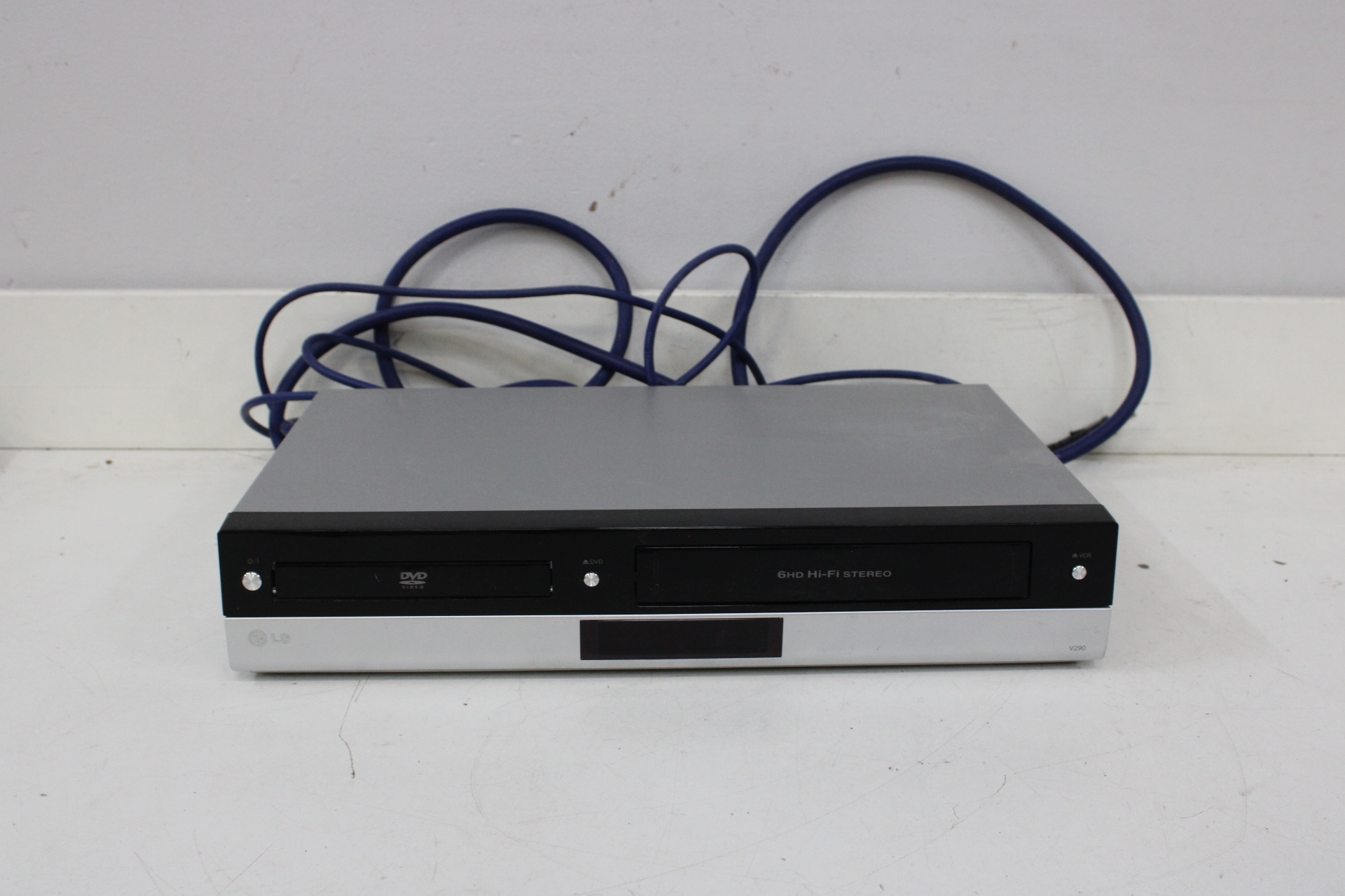 LG DVD speler en videocassette recorder V290 – foto 4 – kavel bij GSD Auctions, Zoeterwoude