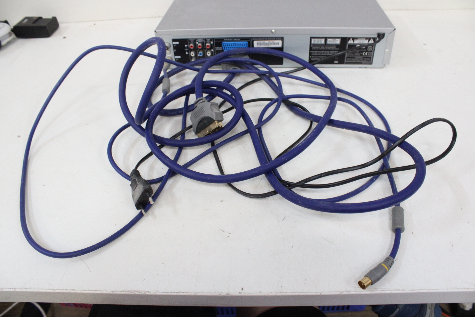 LG DVD speler en videocassette recorder V290 – foto 7 – kavel bij GSD Auctions, Zoeterwoude