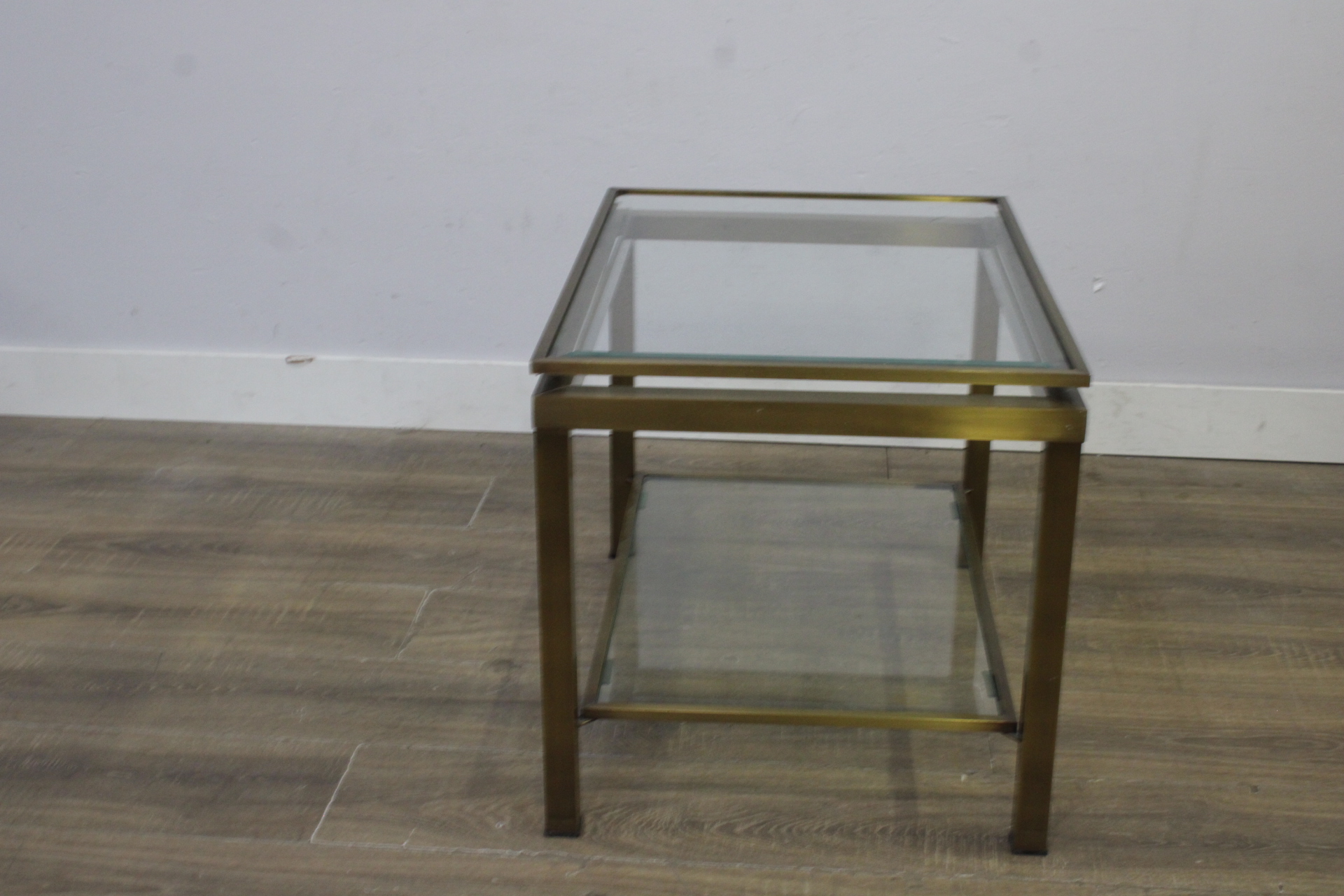 Vierkante salontafel met glazen bladen en metalen frame – foto 3 – kavel bij GSD Auctions, Zoeterwoude