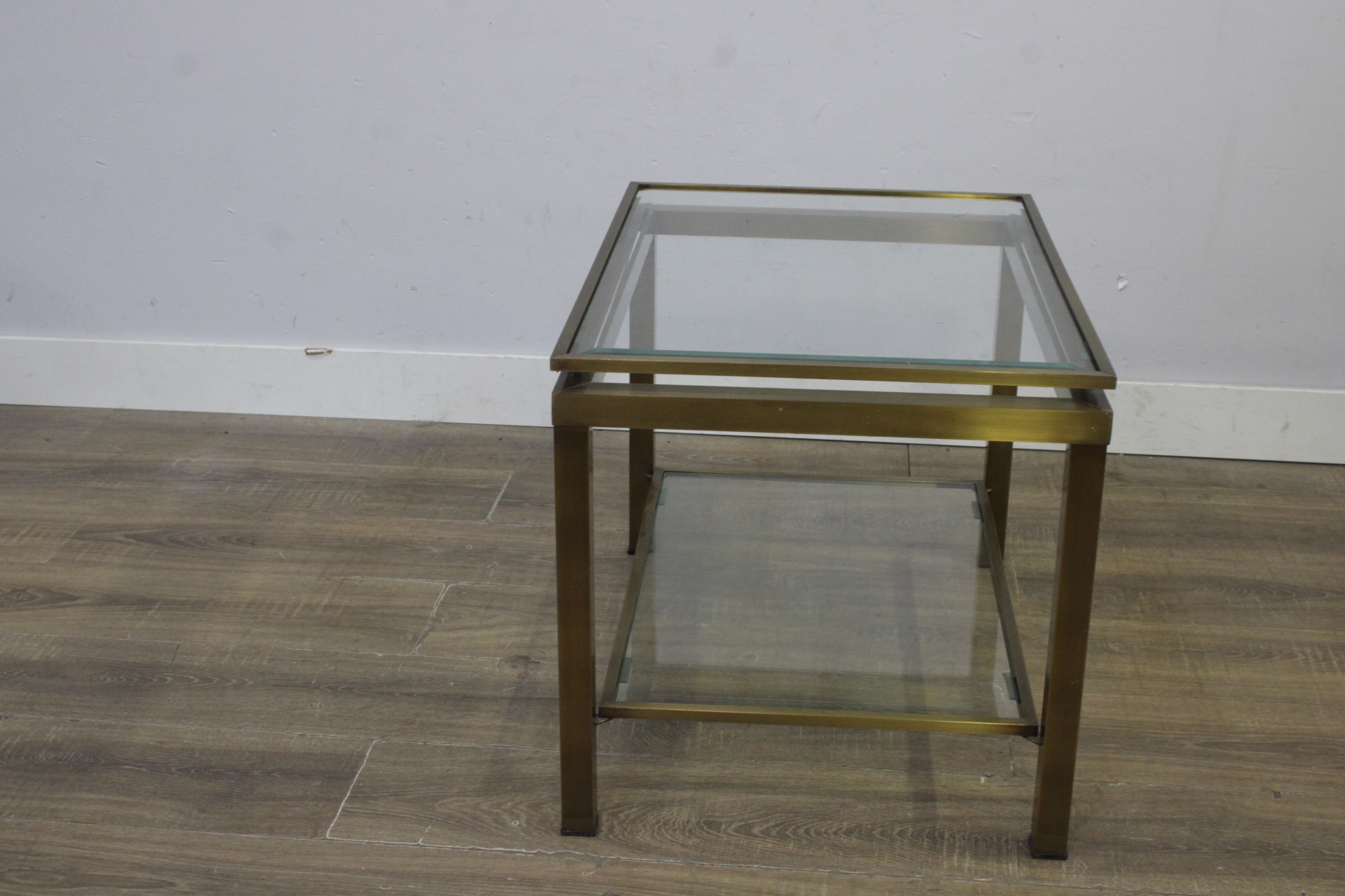 Vierkante salontafel met glazen bladen en metalen frame – foto 4 – kavel bij GSD Auctions, Zoeterwoude