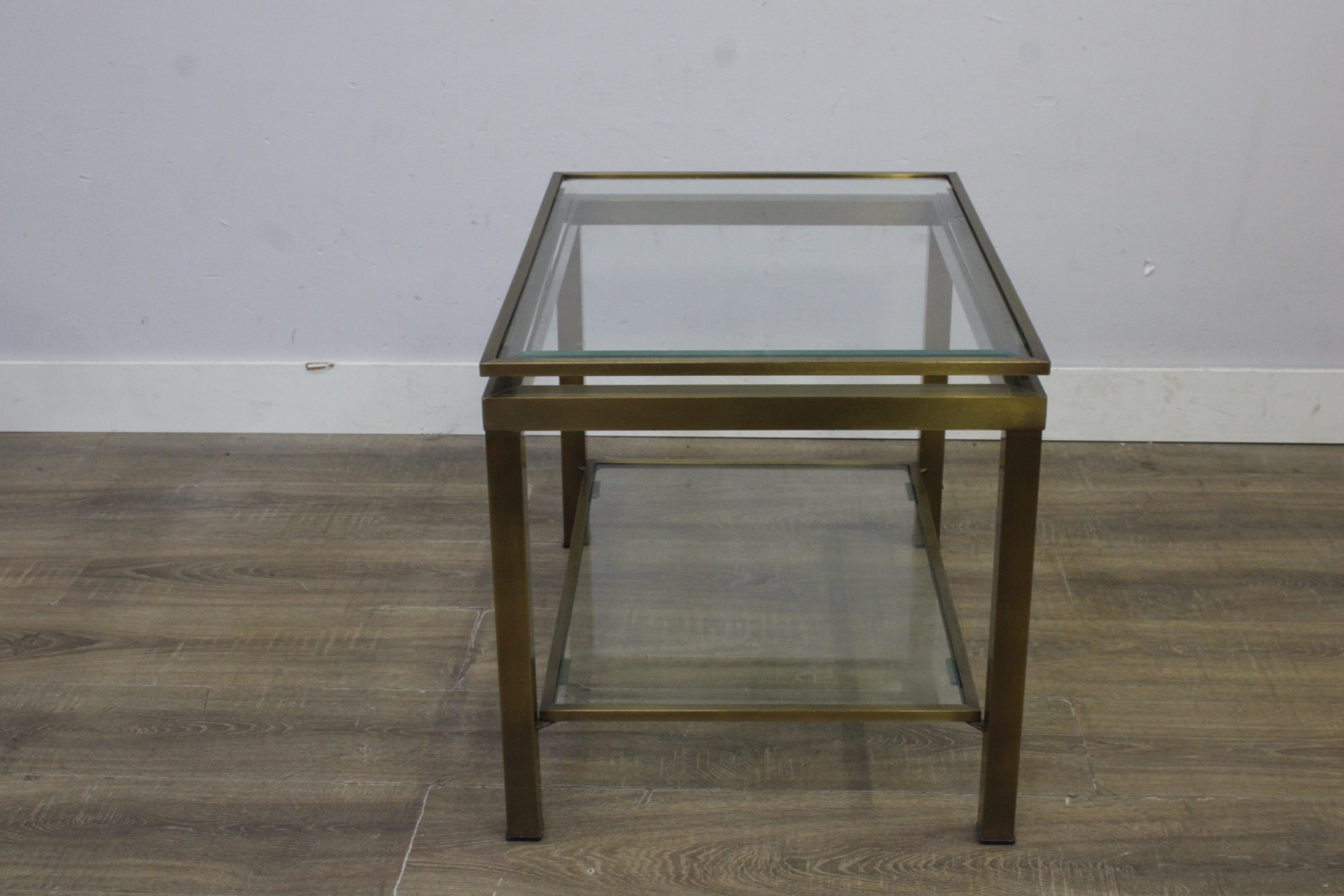 Vierkante salontafel met glazen bladen en metalen frame – foto 7 – kavel bij GSD Auctions, Zoeterwoude