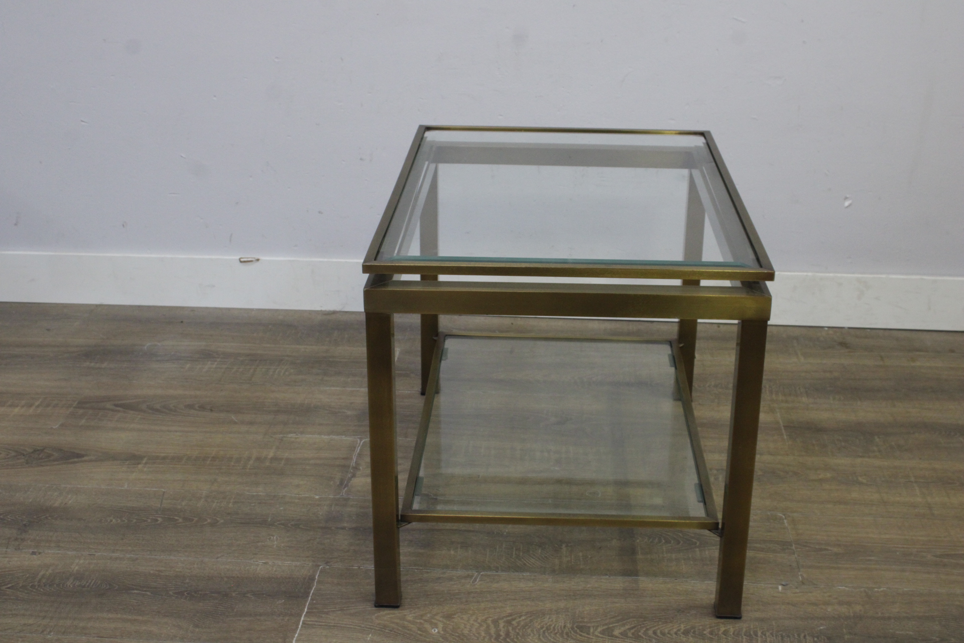 Vierkante salontafel met glazen bladen en metalen frame – foto 8 – kavel bij GSD Auctions, Zoeterwoude