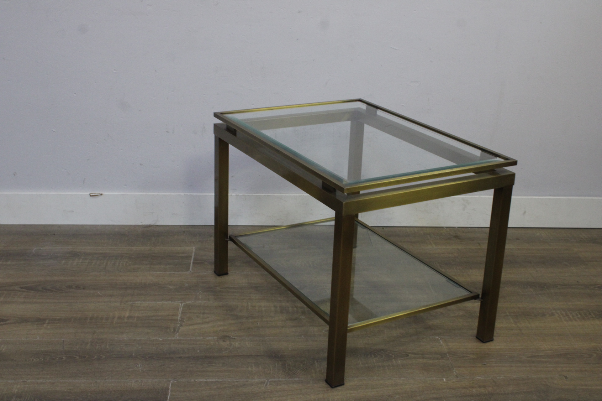Vierkante salontafel met glazen bladen en metalen frame – foto 10 – kavel bij GSD Auctions, Zoeterwoude