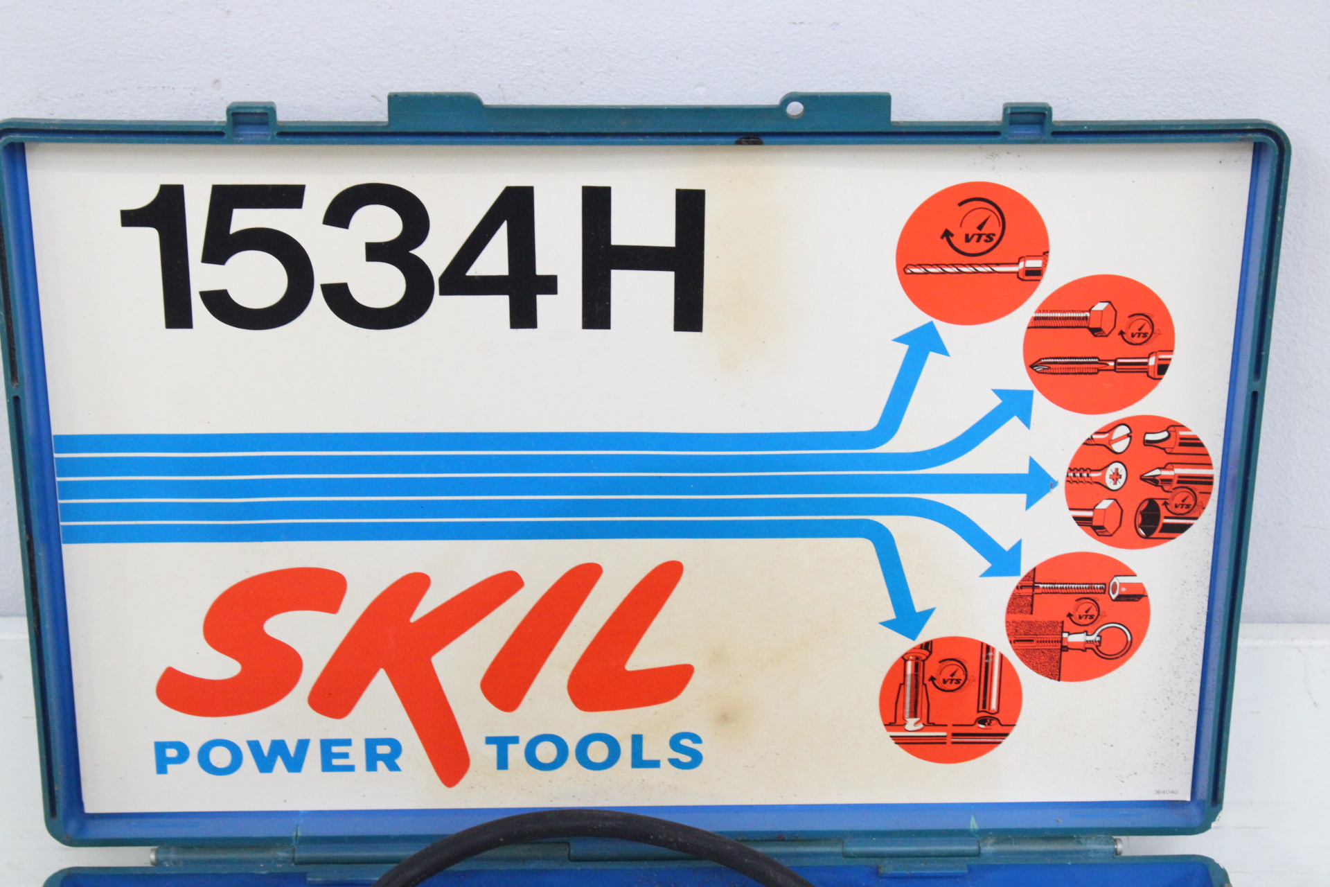 Skil 1534H elektrische boormachine met accessoires – foto 3 – kavel bij GSD Auctions, Zoeterwoude