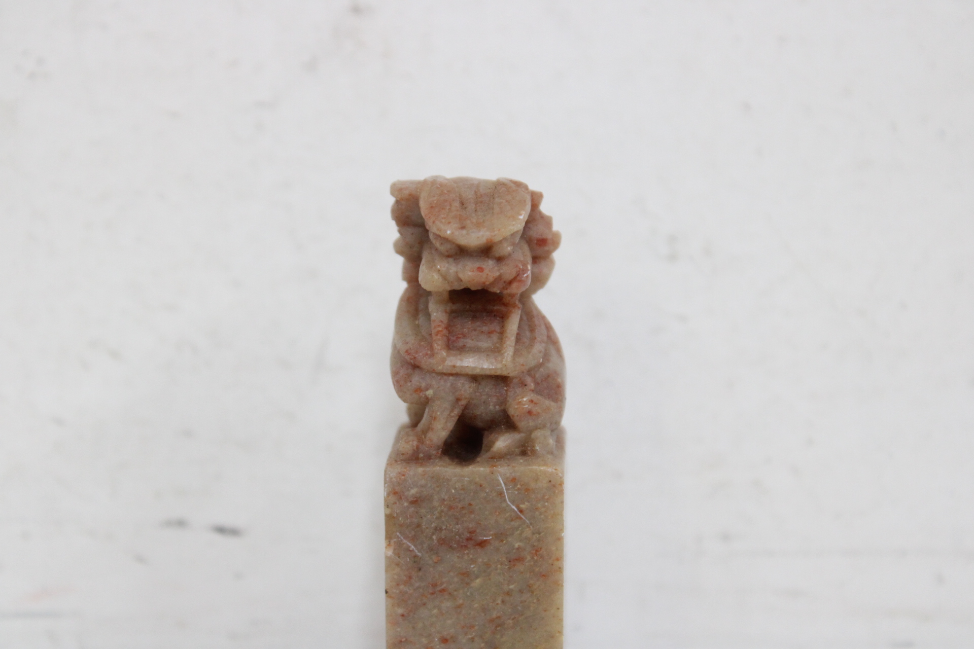 Oosterse Spekstenen Beeldjes – foto 10 – kavel bij GSD Auctions, Zoeterwoude