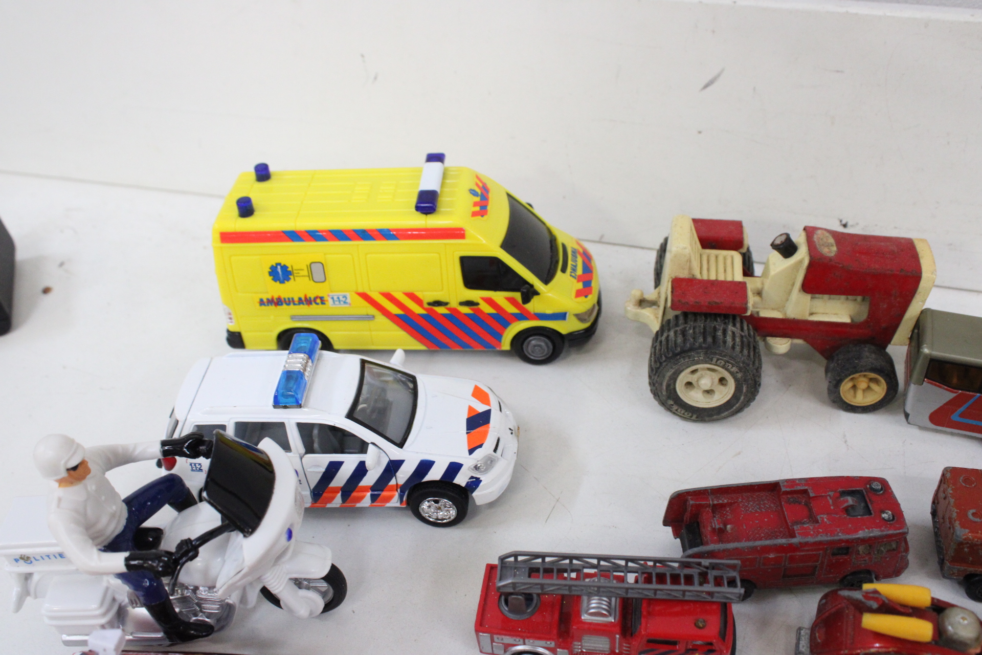 Mix van metalen speelgoedvoertuigen inclusief hijskraan – foto 3 – kavel bij GSD Auctions, Zoeterwoude