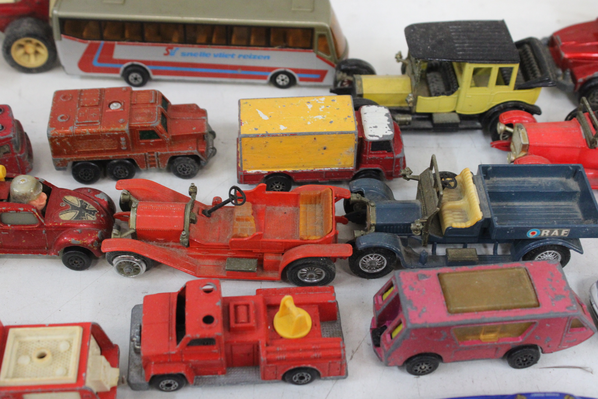 Mix van metalen speelgoedvoertuigen inclusief hijskraan – foto 8 – kavel bij GSD Auctions, Zoeterwoude
