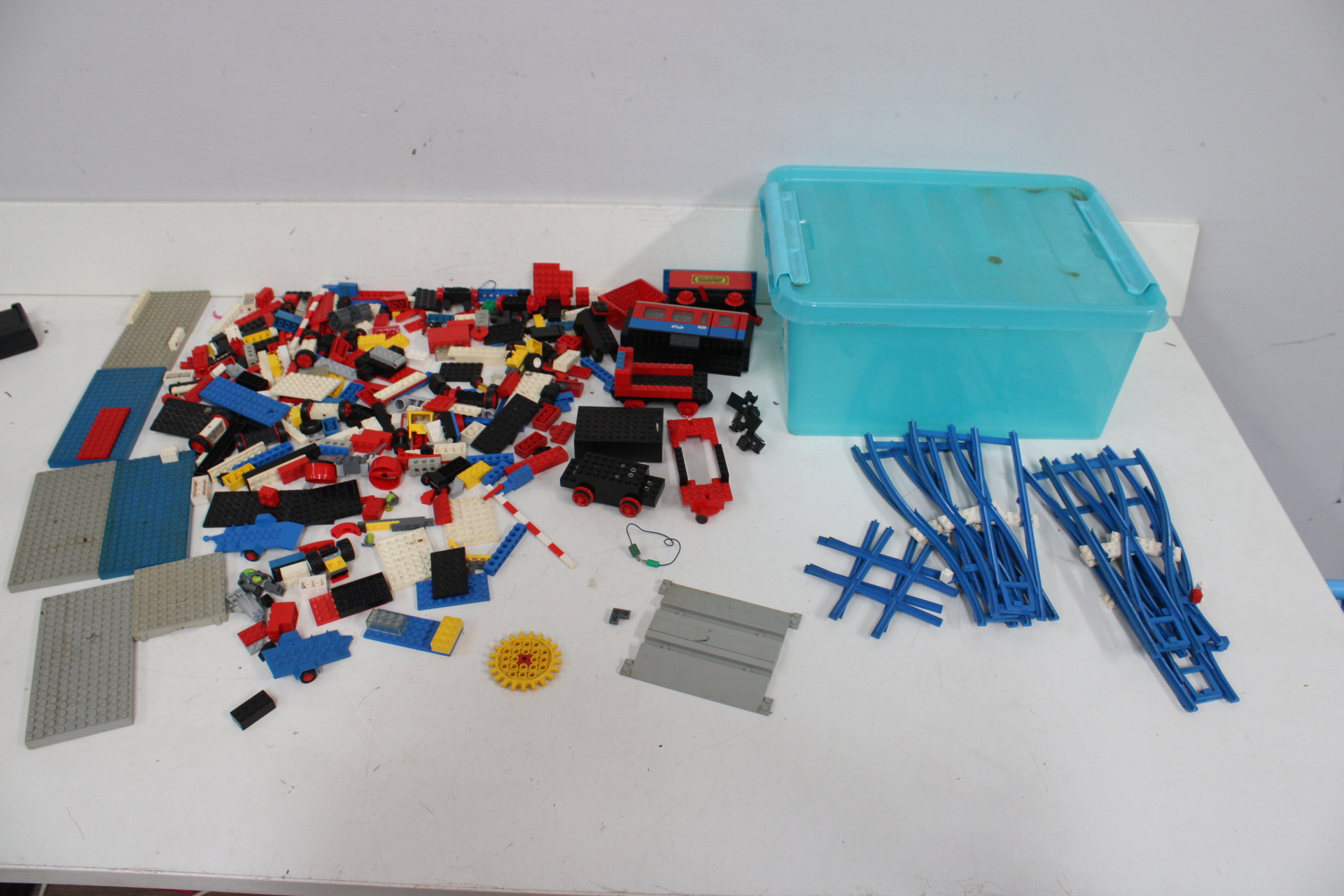 Verzameling Lego met Treinrails – foto 2 – kavel bij GSD Auctions, Zoeterwoude