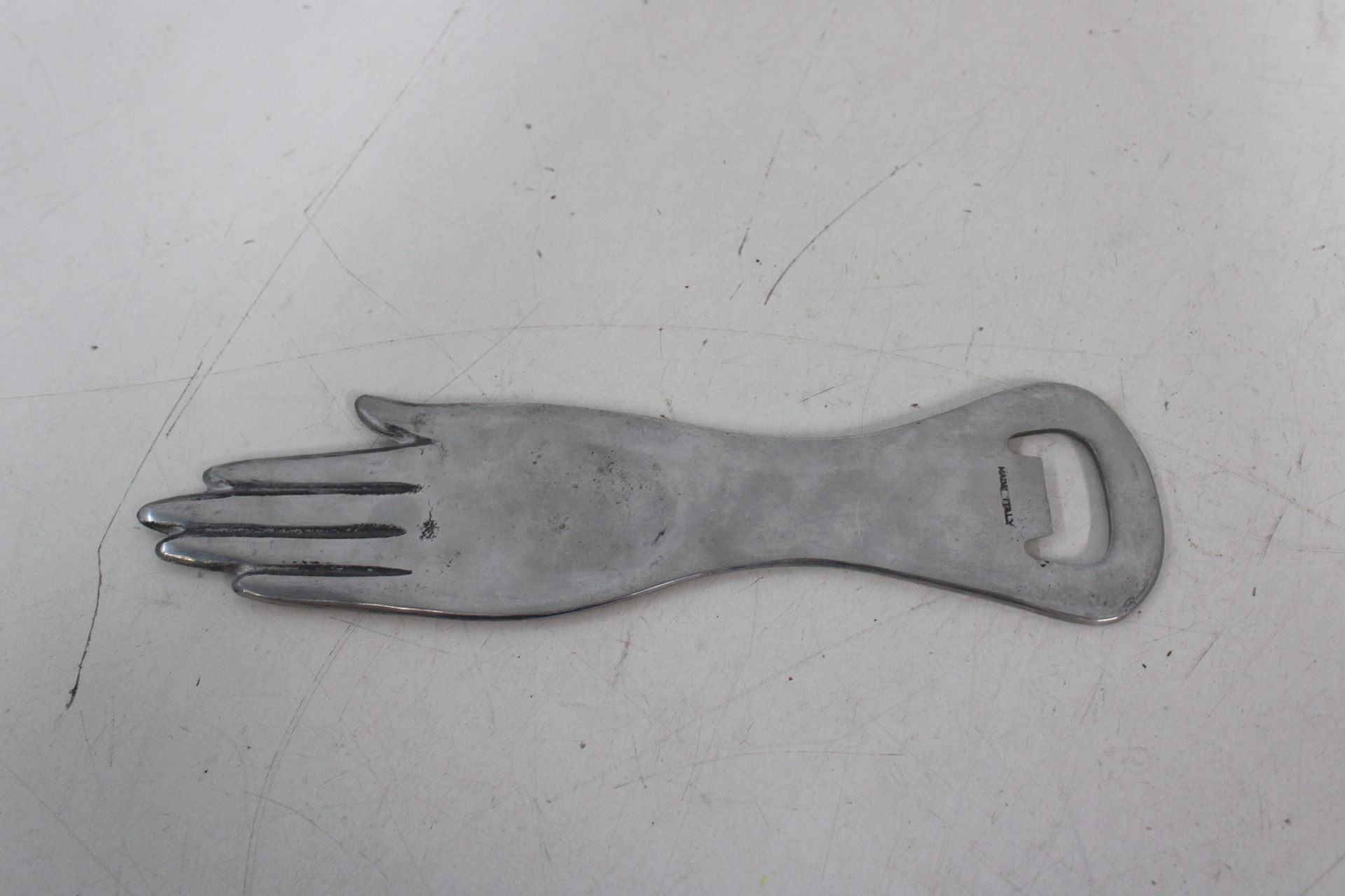 Set van vier metalen flesopeners met bedrukkingen – foto 4 – kavel bij GSD Auctions, Zoeterwoude