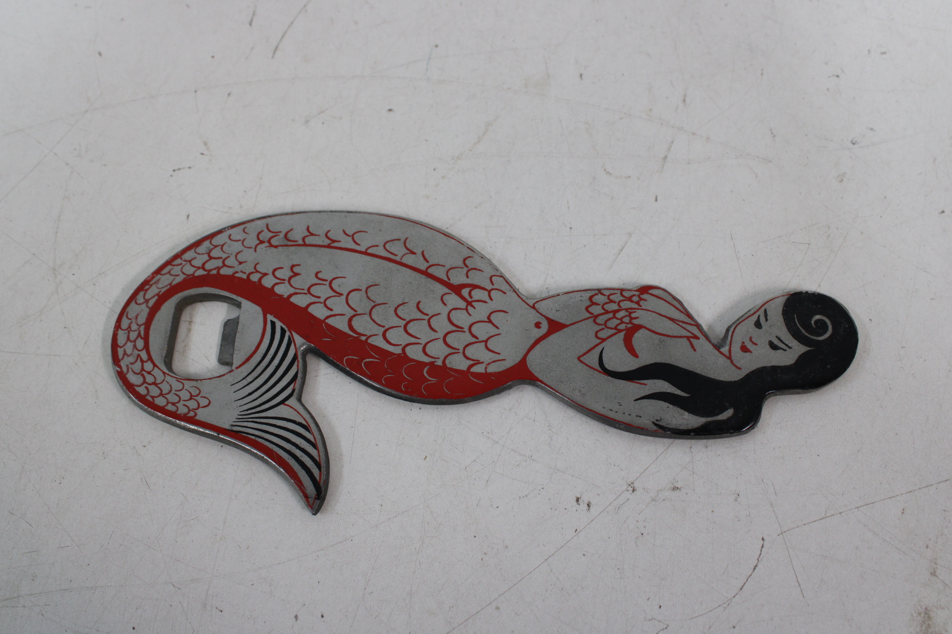 Set van vier metalen flesopeners met bedrukkingen – foto 5 – kavel bij GSD Auctions, Zoeterwoude