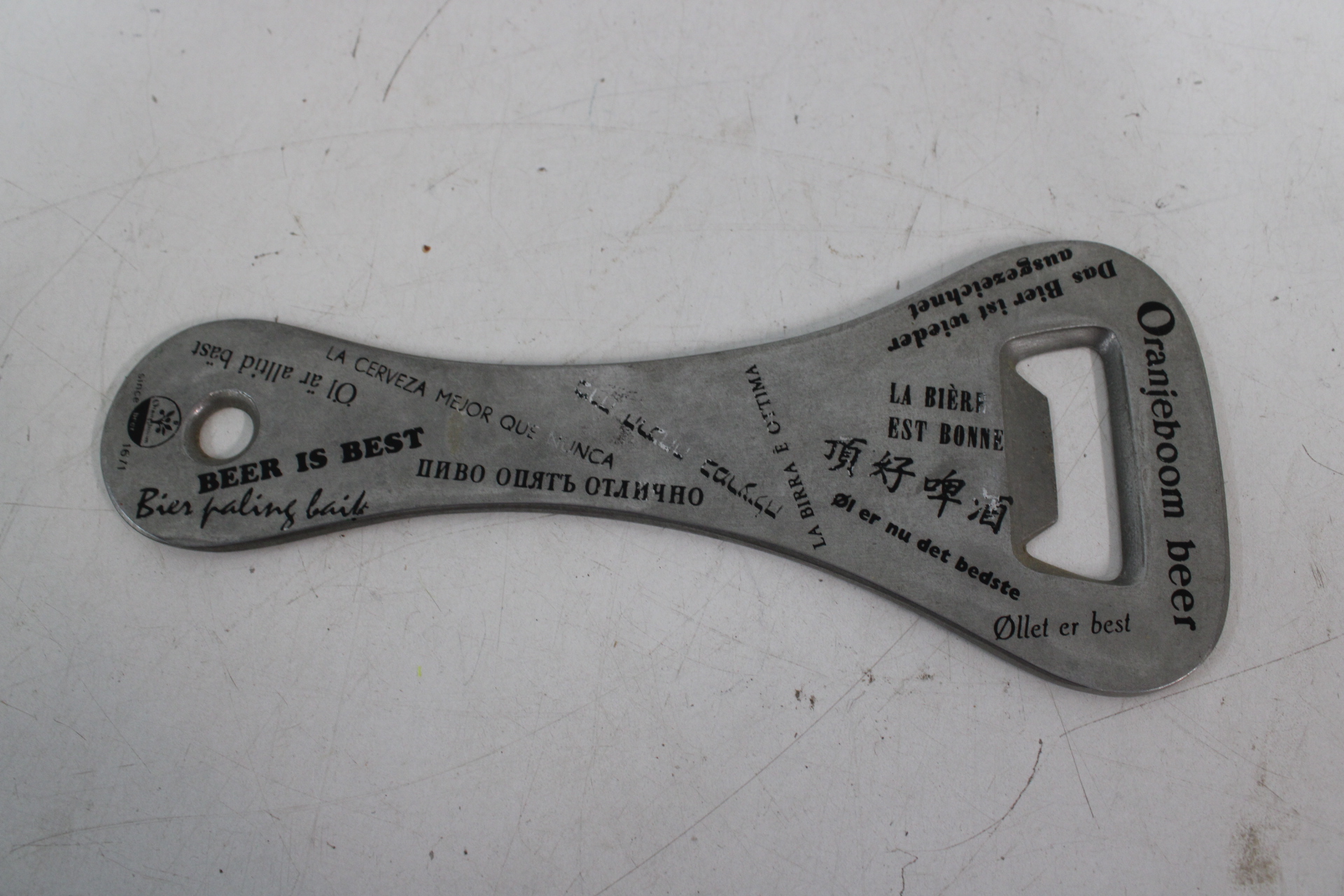 Set van vier metalen flesopeners met bedrukkingen – foto 7 – kavel bij GSD Auctions, Zoeterwoude
