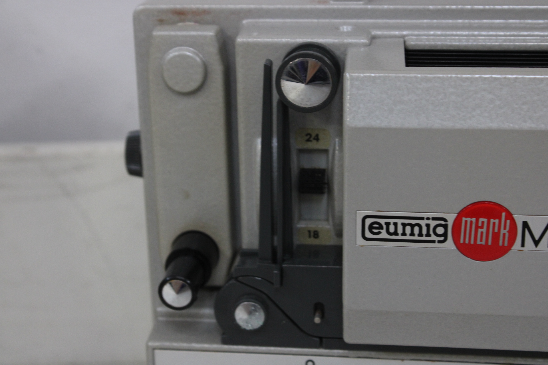 Eumig Mark M Super 8 filmprojector met accessoires – foto 8 – kavel bij GSD Auctions, Zoeterwoude