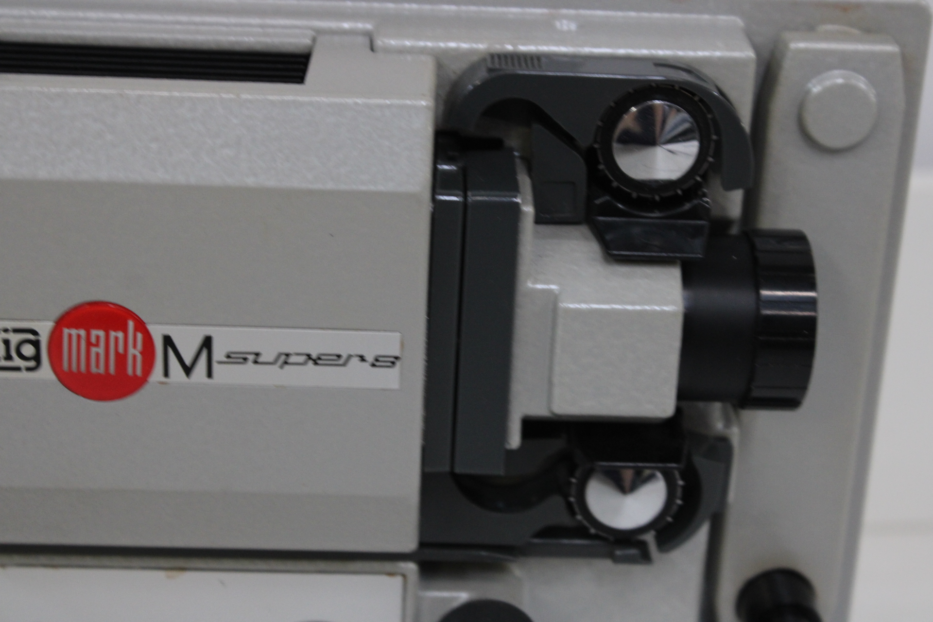 Eumig Mark M Super 8 filmprojector met accessoires – foto 9 – kavel bij GSD Auctions, Zoeterwoude