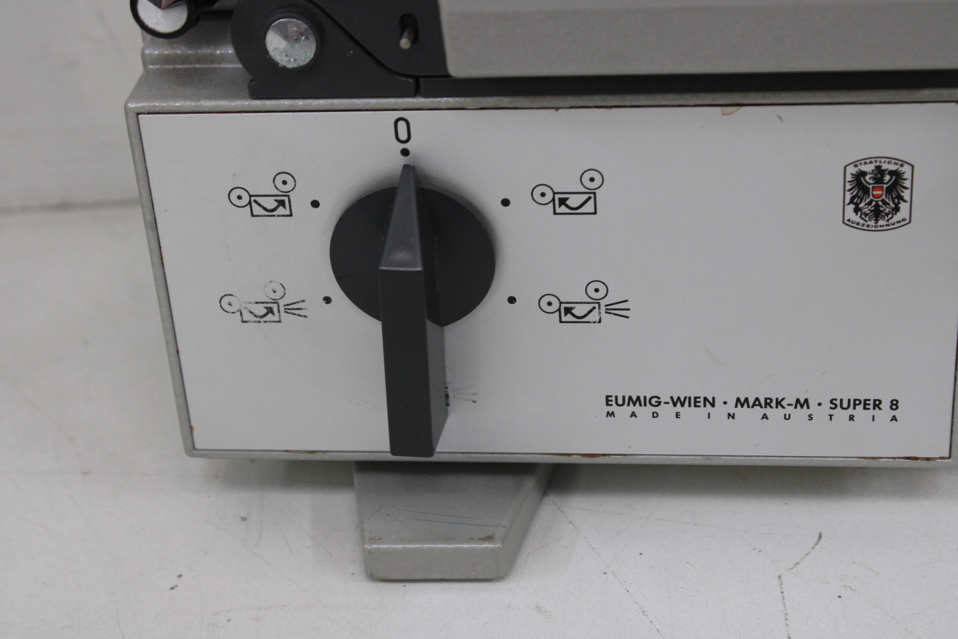 Eumig Mark M Super 8 filmprojector met accessoires – foto 10 – kavel bij GSD Auctions, Zoeterwoude