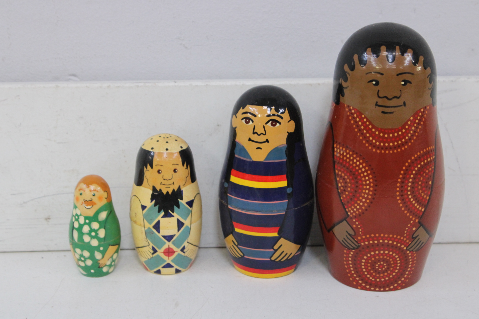 Set van vier matroesjka poppen – foto 2 – kavel bij GSD Auctions, Zoeterwoude