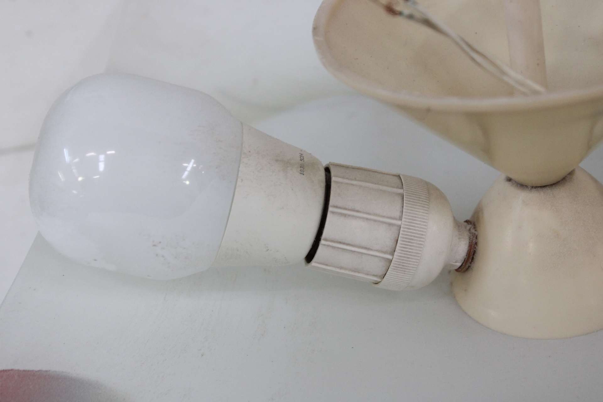 Vierkante glazen plafondlamp met decoratie – foto 5 – kavel bij GSD Auctions, Zoeterwoude