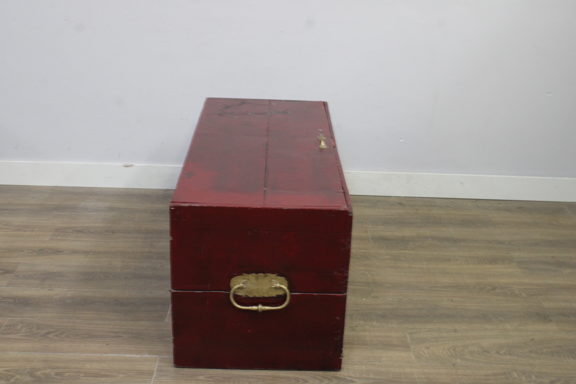 Houten kist met metalen handgrepen – foto 3 – kavel bij GSD Auctions, Zoeterwoude