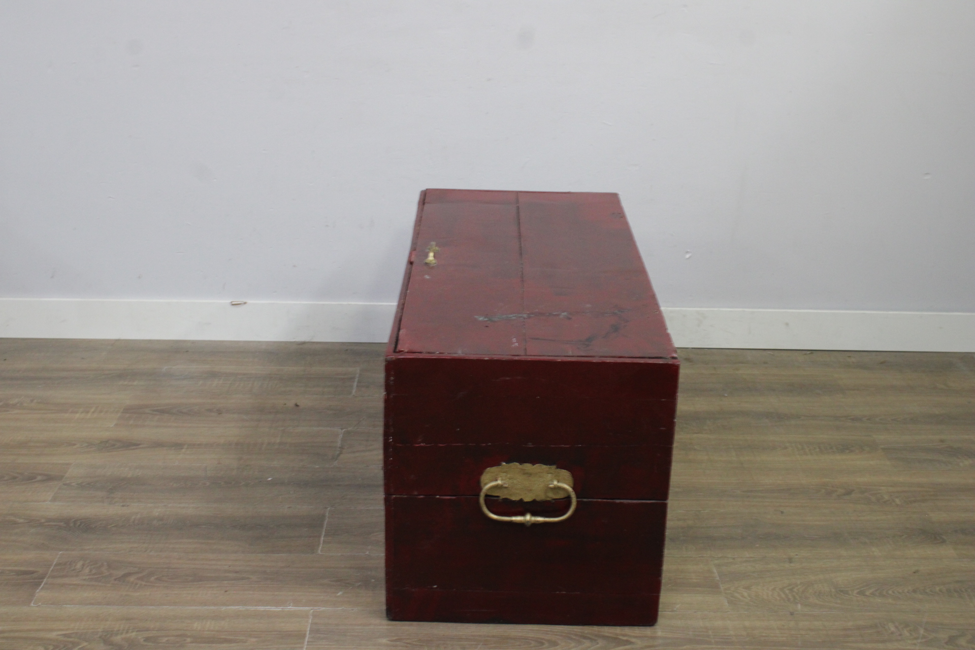 Houten kist met metalen handgrepen – foto 7 – kavel bij GSD Auctions, Zoeterwoude