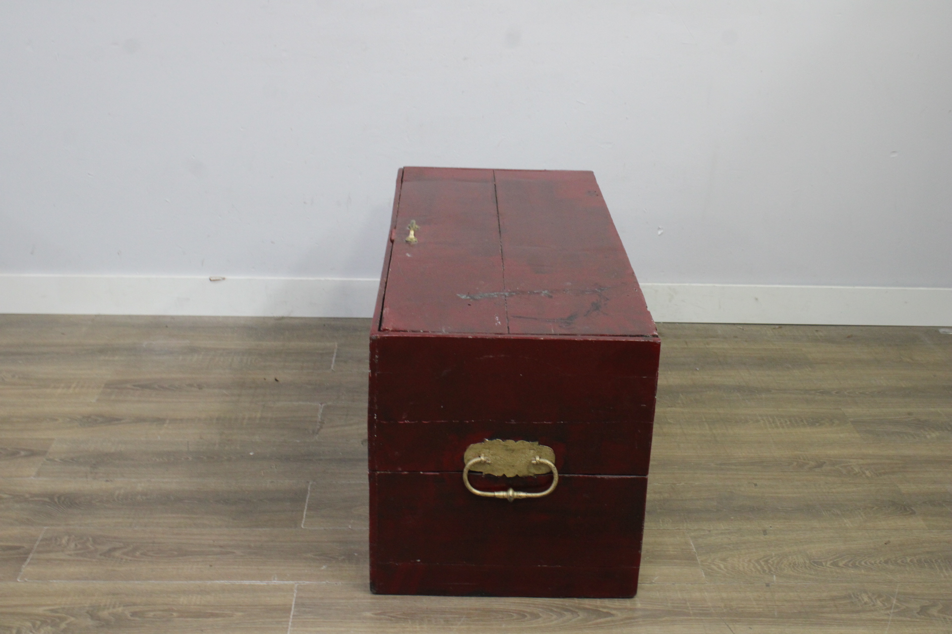 Houten kist met metalen handgrepen – foto 8 – kavel bij GSD Auctions, Zoeterwoude