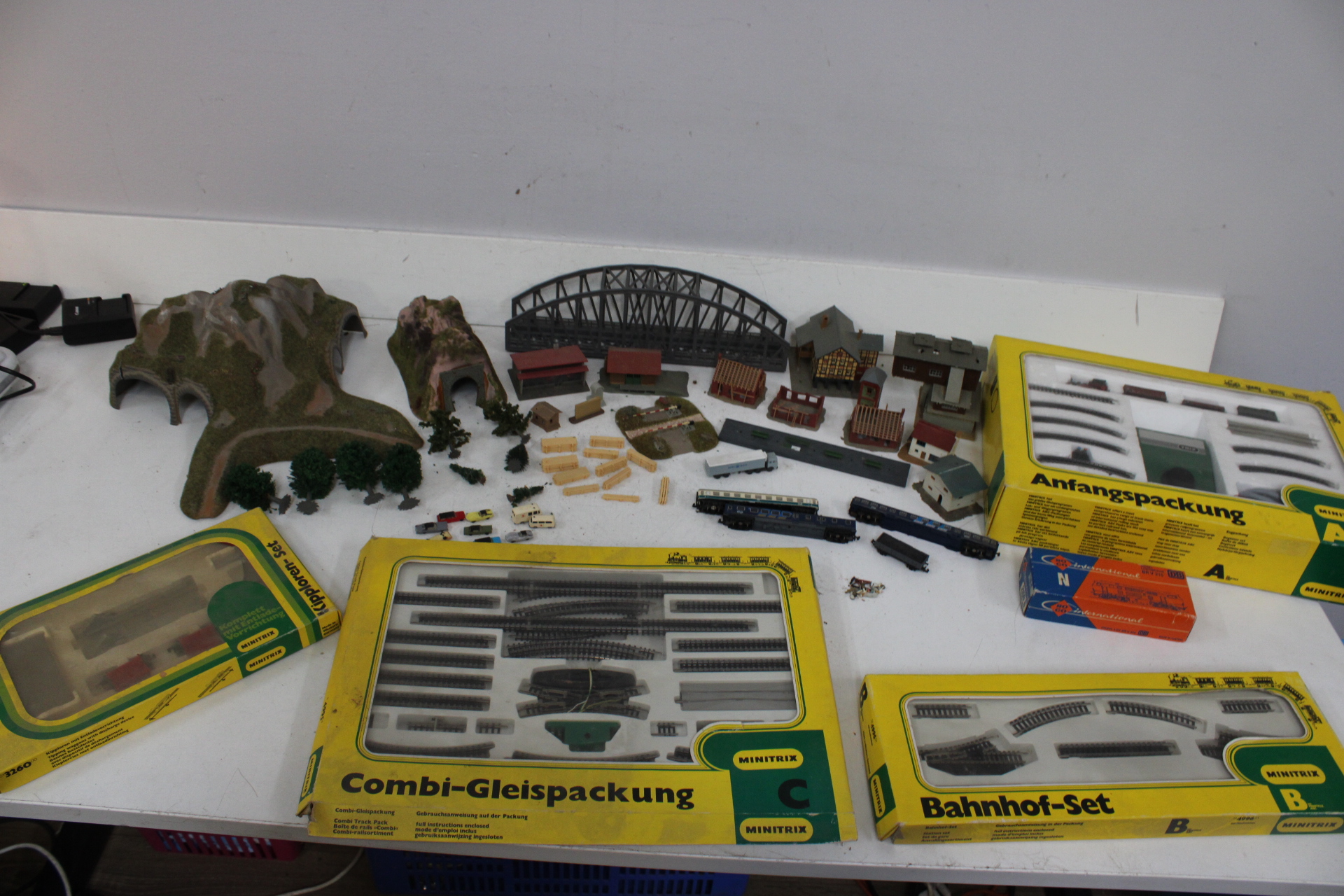 Minitrix modelspoor set met toebehoren – foto 2 – kavel bij GSD Auctions, Zoeterwoude