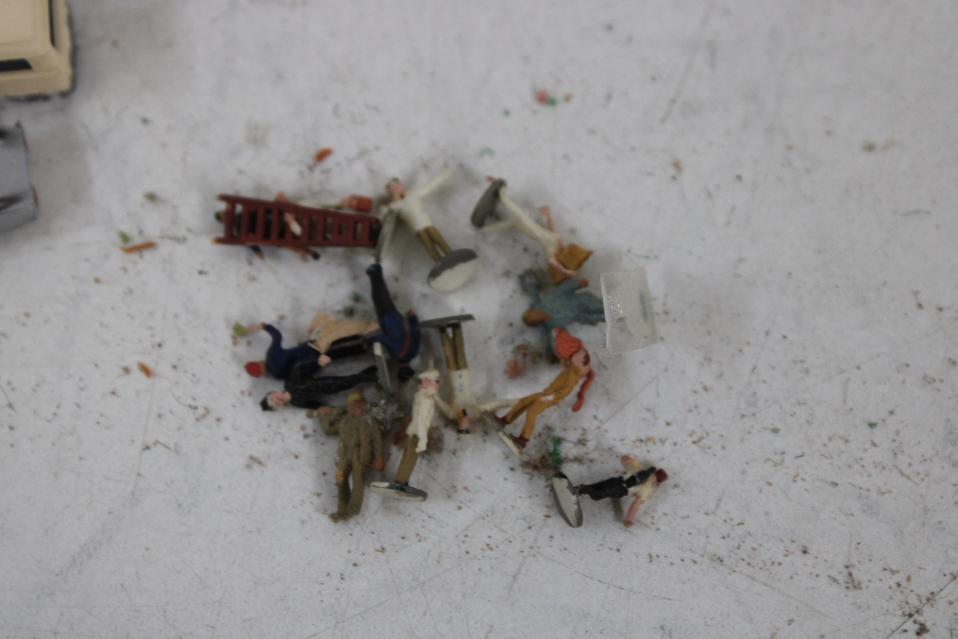Minitrix modelspoor set met toebehoren – foto 9 – kavel bij GSD Auctions, Zoeterwoude