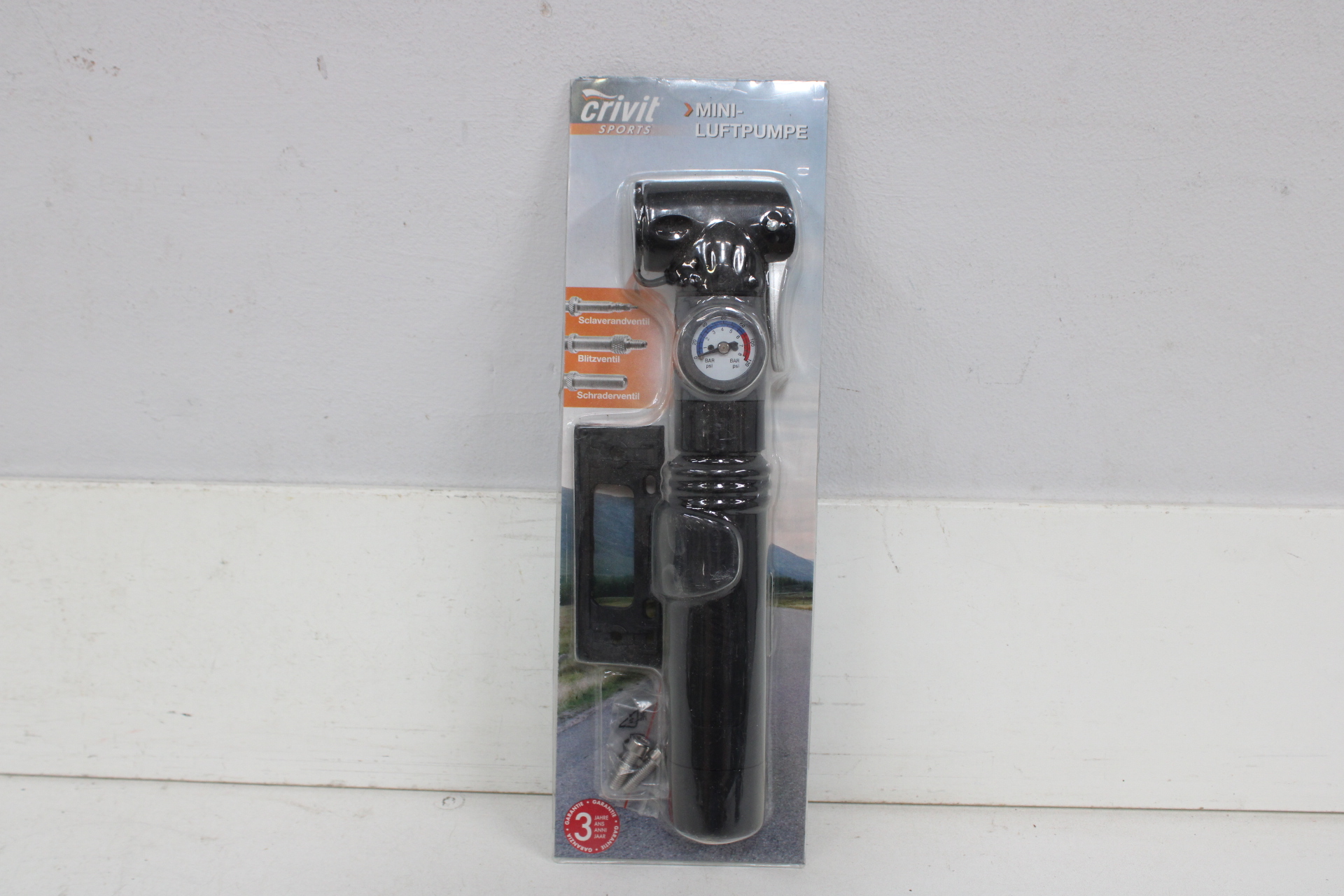 Crivit Sports luchtpomp met manometer – foto 2 – kavel bij GSD Auctions, Zoeterwoude