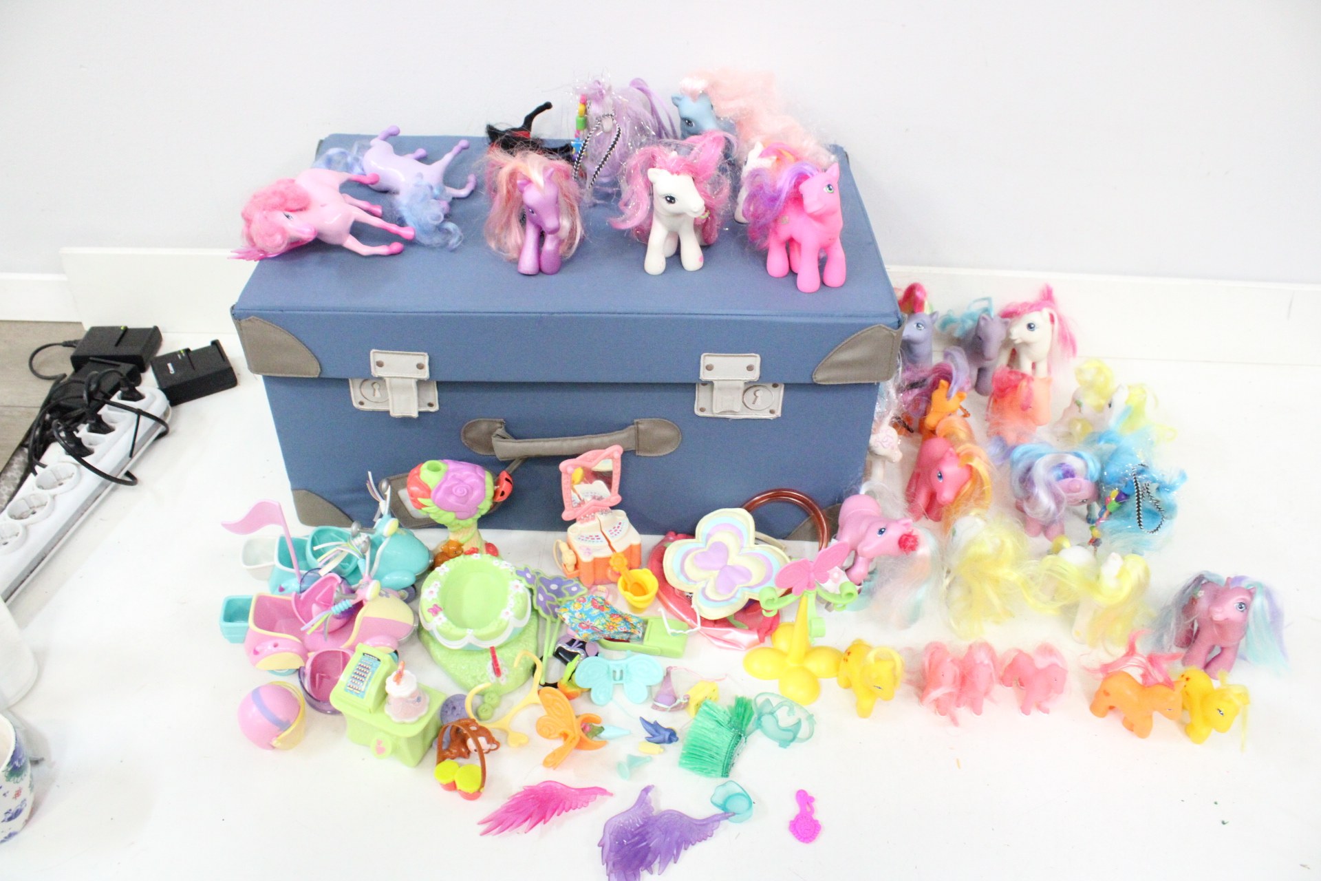 Verzameling My Little Pony figuren met accessoires – foto 2 – kavel bij GSD Auctions, Zoeterwoude