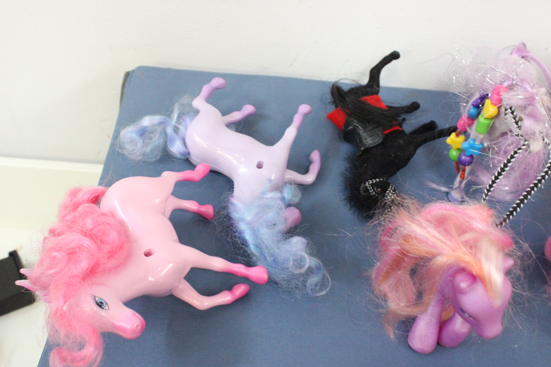 Verzameling My Little Pony figuren met accessoires – foto 4 – kavel bij GSD Auctions, Zoeterwoude