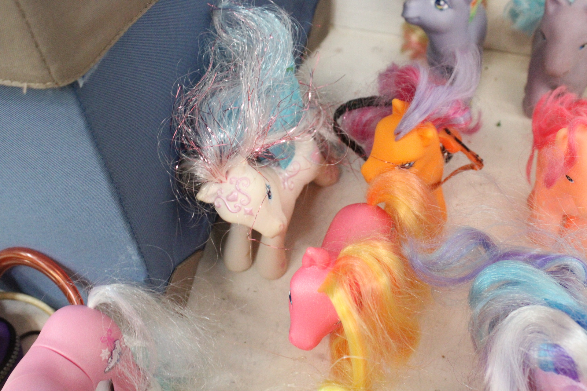 Verzameling My Little Pony figuren met accessoires – foto 7 – kavel bij GSD Auctions, Zoeterwoude