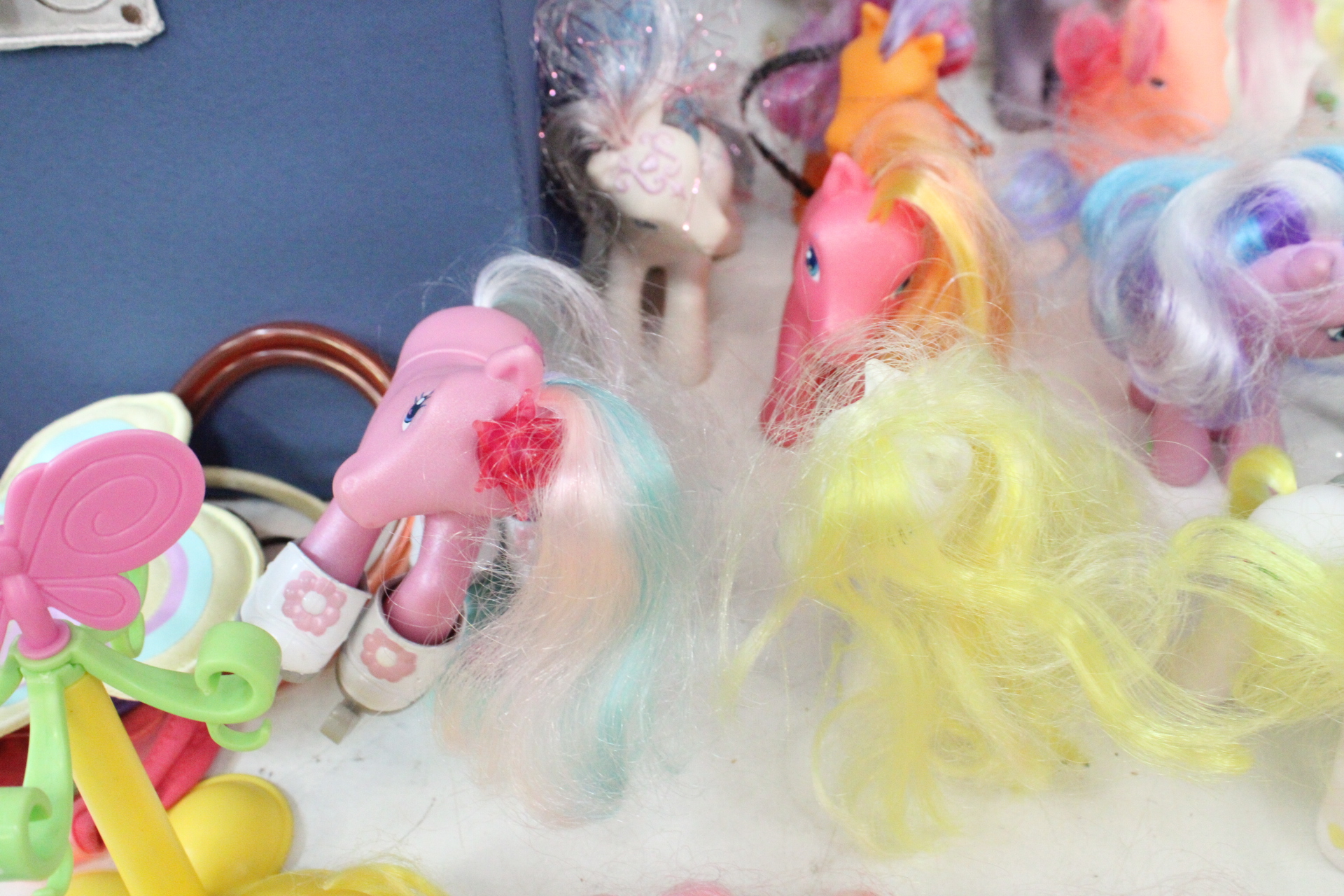 Verzameling My Little Pony figuren met accessoires – foto 10 – kavel bij GSD Auctions, Zoeterwoude