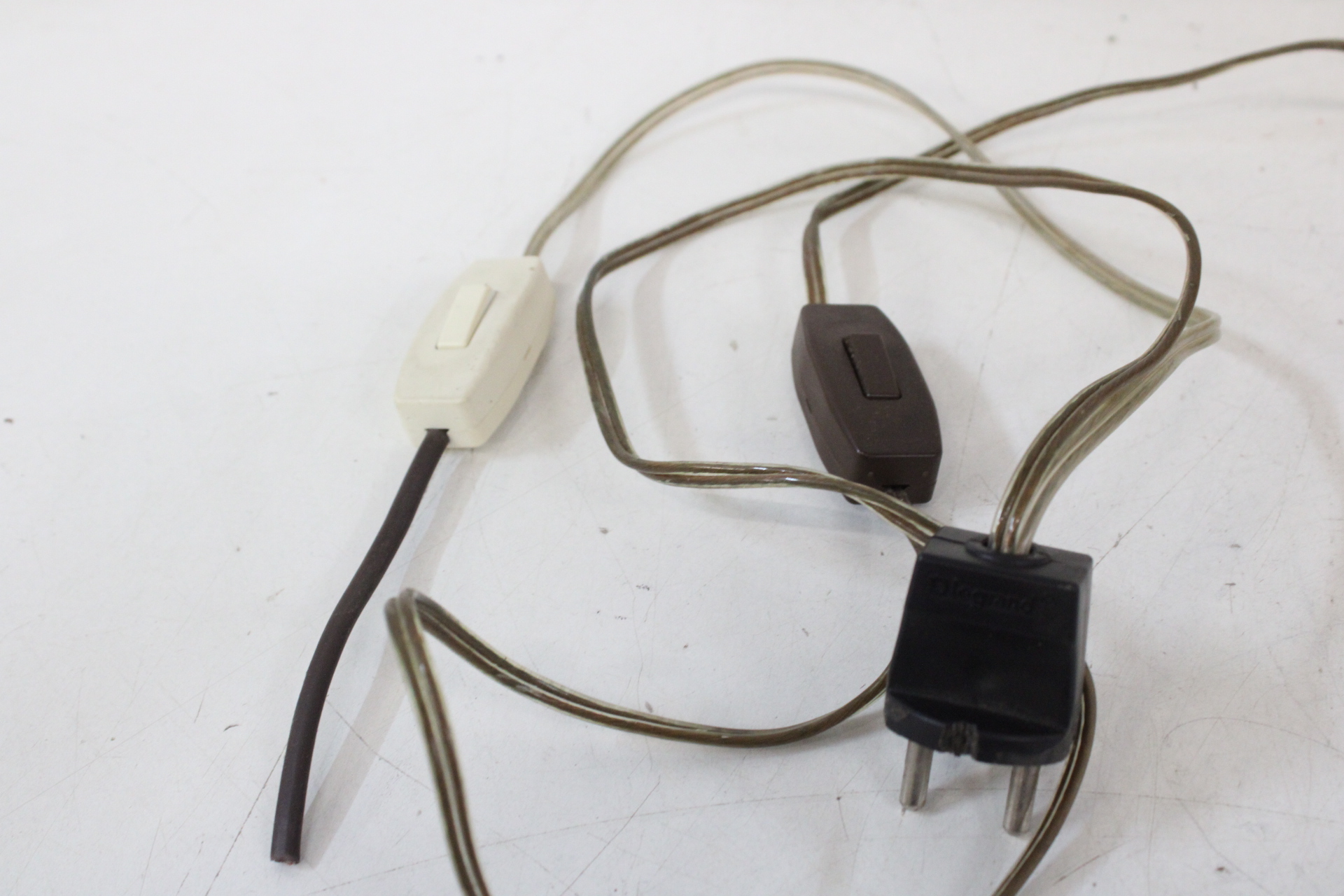 Zoutlamp met snoer en schakelaar – foto 6 – kavel bij GSD Auctions, Zoeterwoude