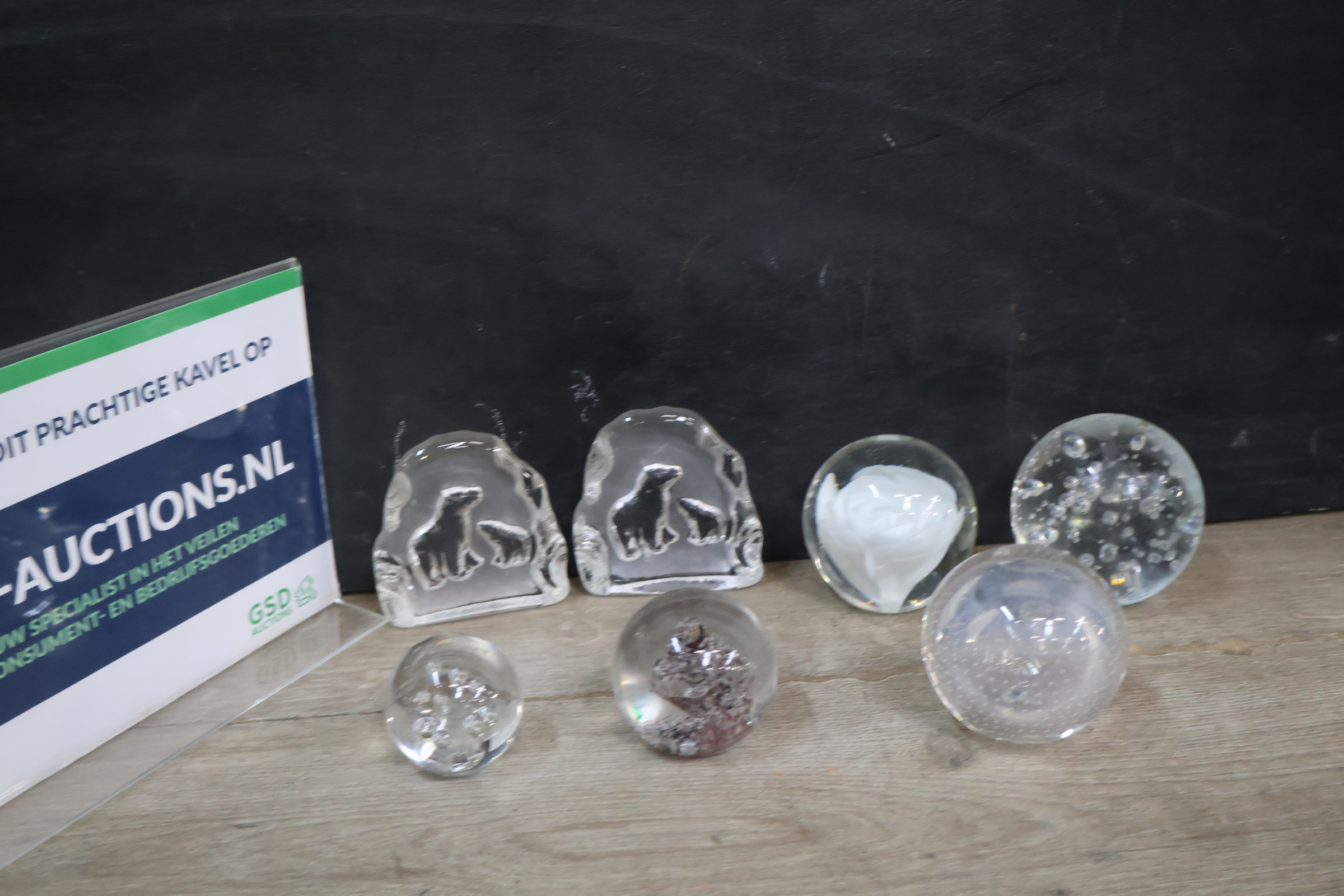 Set glasobjecten en papiergewichten – foto 2 – kavel bij GSD Auctions, Zoeterwoude