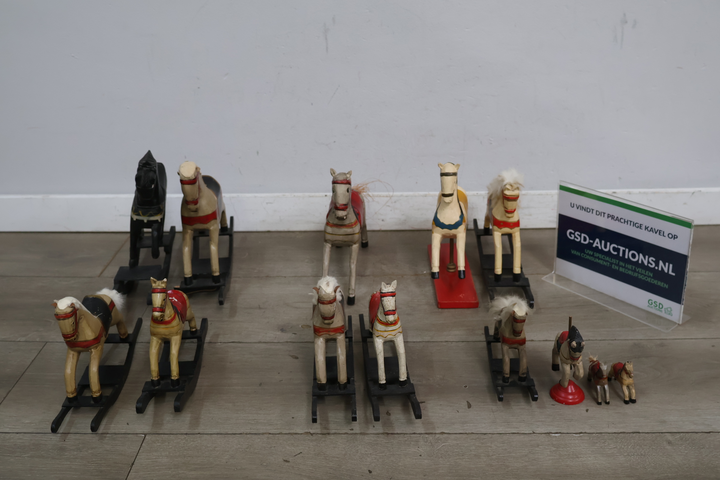 Vintage houten hobbelpaardjes en paardjes – foto 2 – kavel bij GSD Auctions, Zoeterwoude