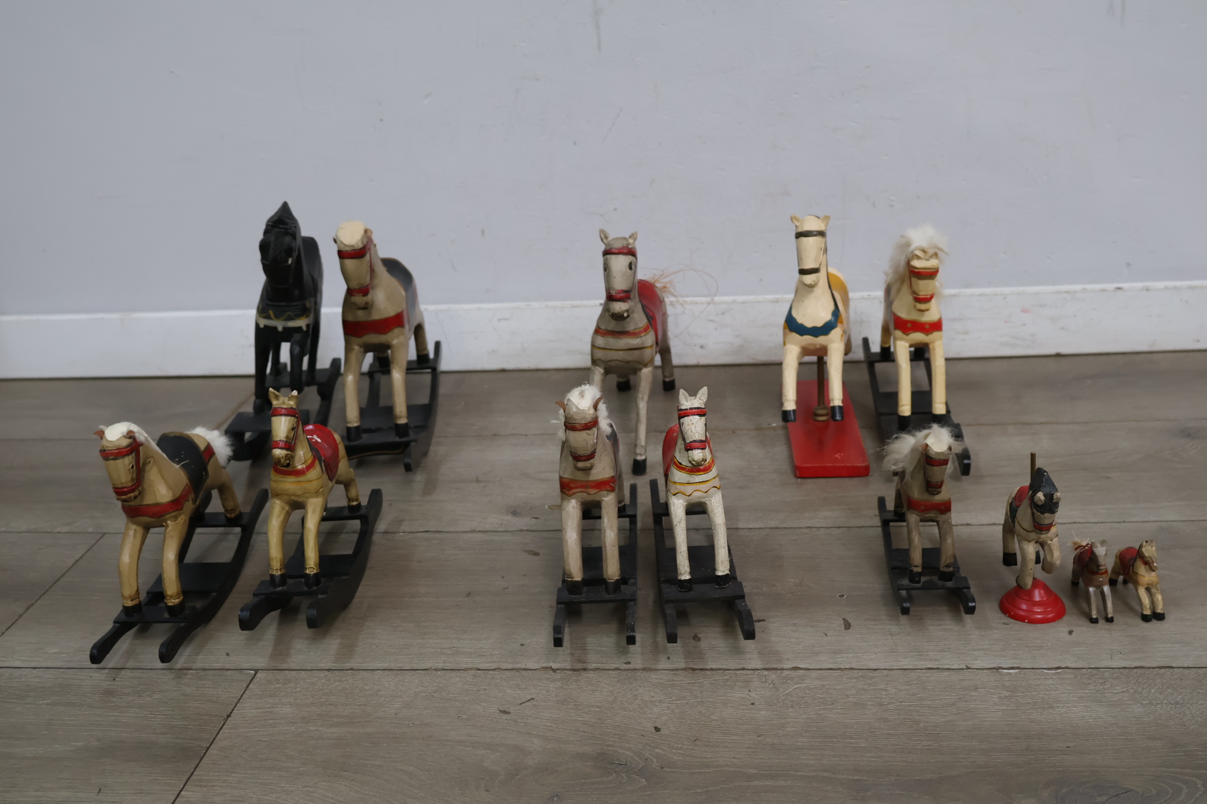 Vintage houten hobbelpaardjes en paardjes – foto 4 – kavel bij GSD Auctions, Zoeterwoude