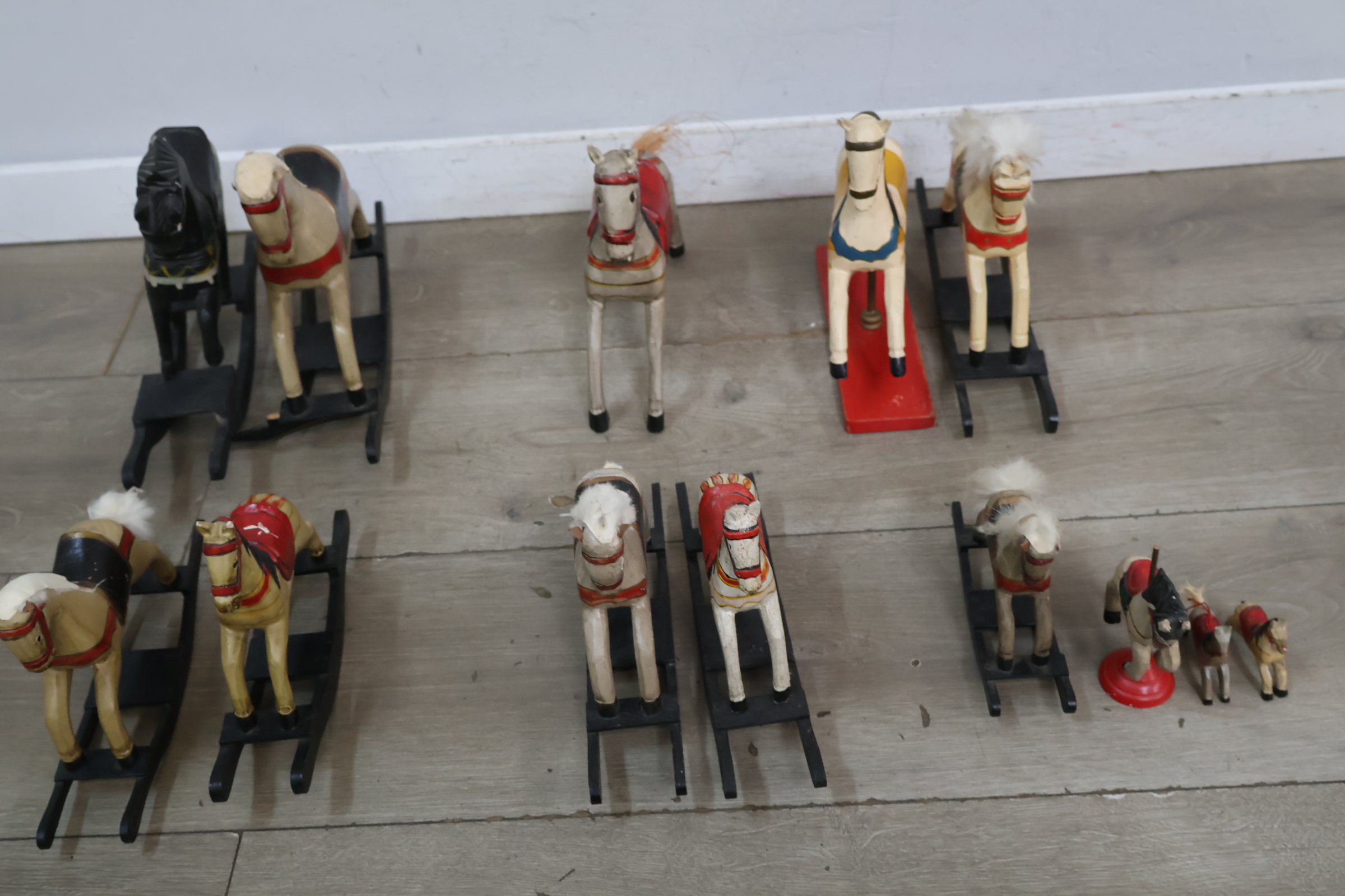 Vintage houten hobbelpaardjes en paardjes – foto 5 – kavel bij GSD Auctions, Zoeterwoude