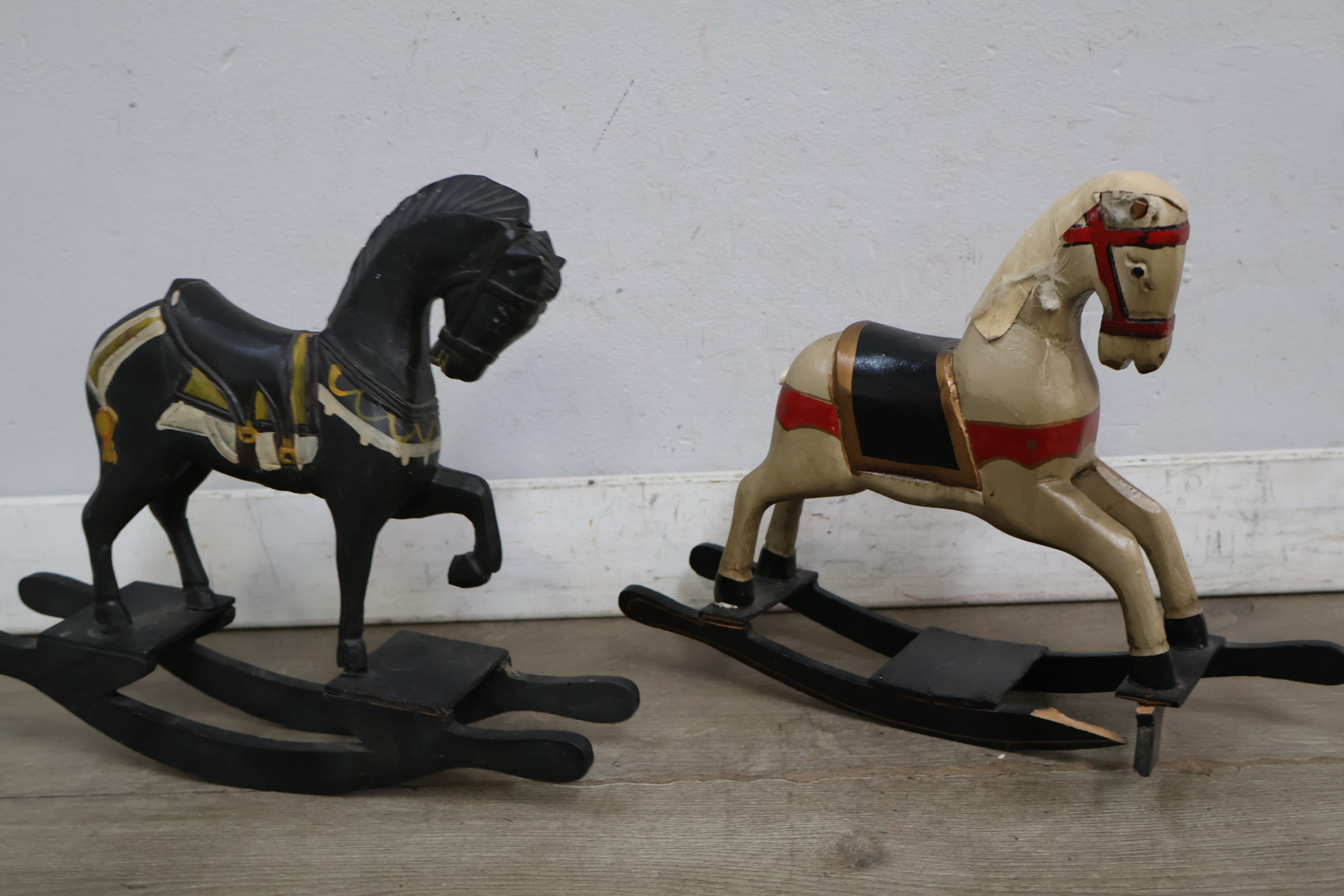 Vintage houten hobbelpaardjes en paardjes – foto 7 – kavel bij GSD Auctions, Zoeterwoude