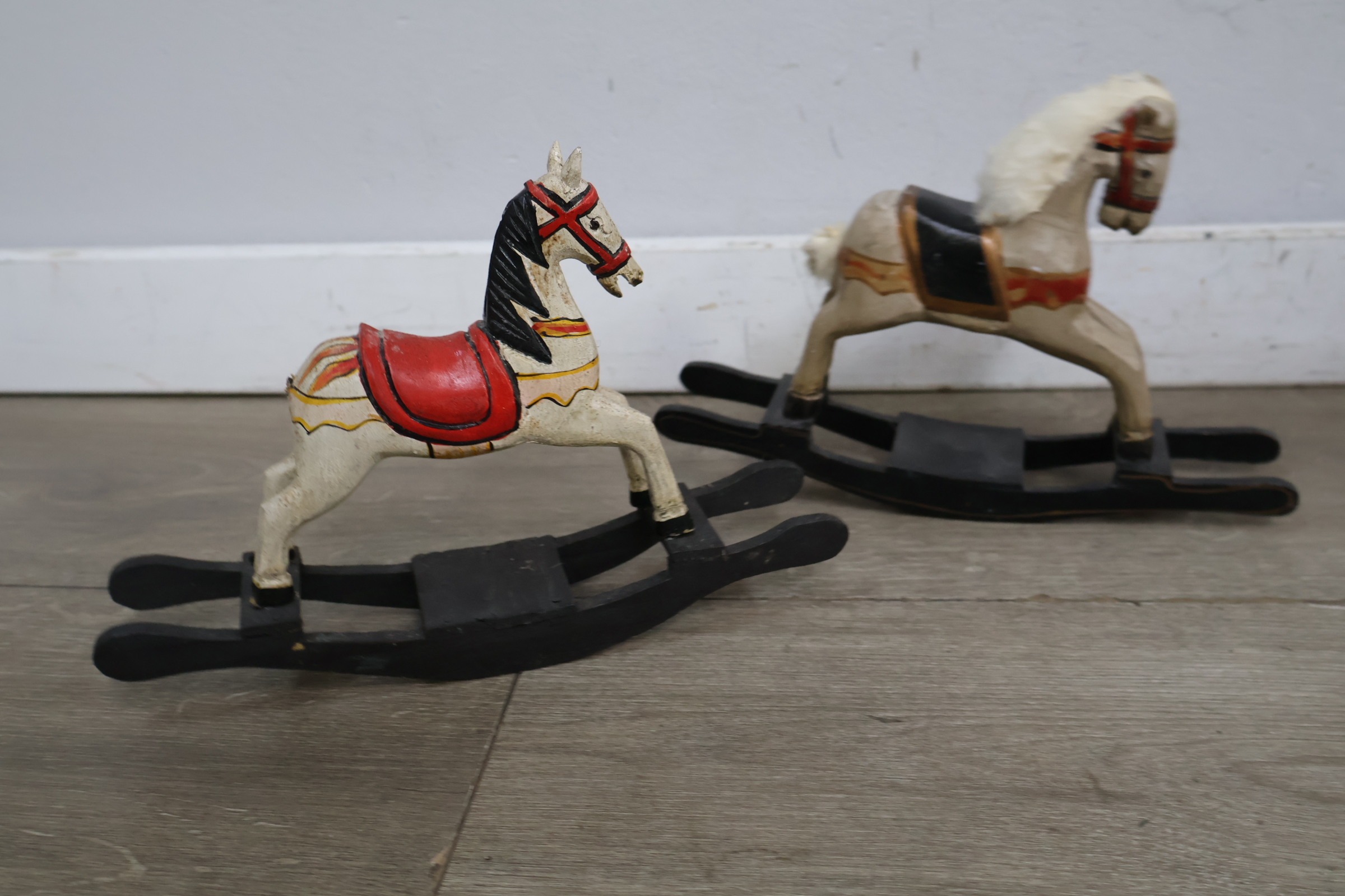 Vintage houten hobbelpaardjes en paardjes – foto 10 – kavel bij GSD Auctions, Zoeterwoude