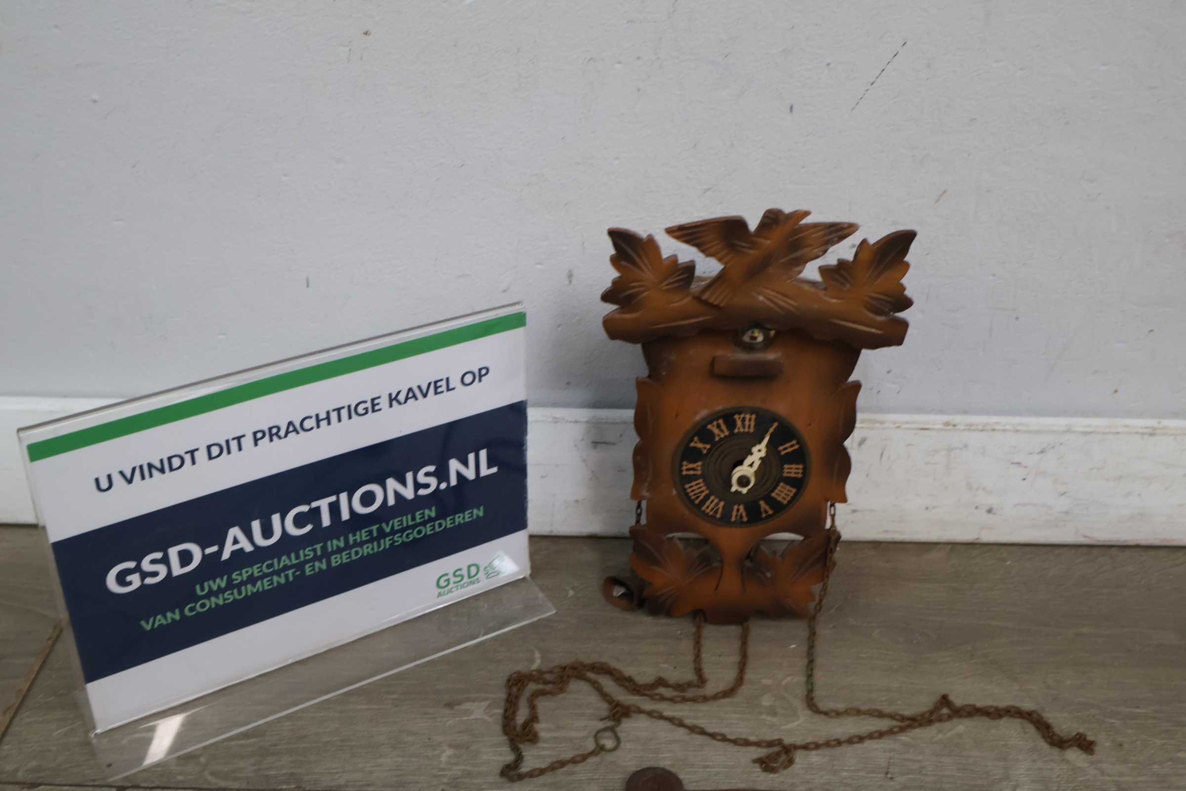 Houten koekoeksklok met vogels en bladeren – foto 2 – kavel bij GSD Auctions, Zoeterwoude