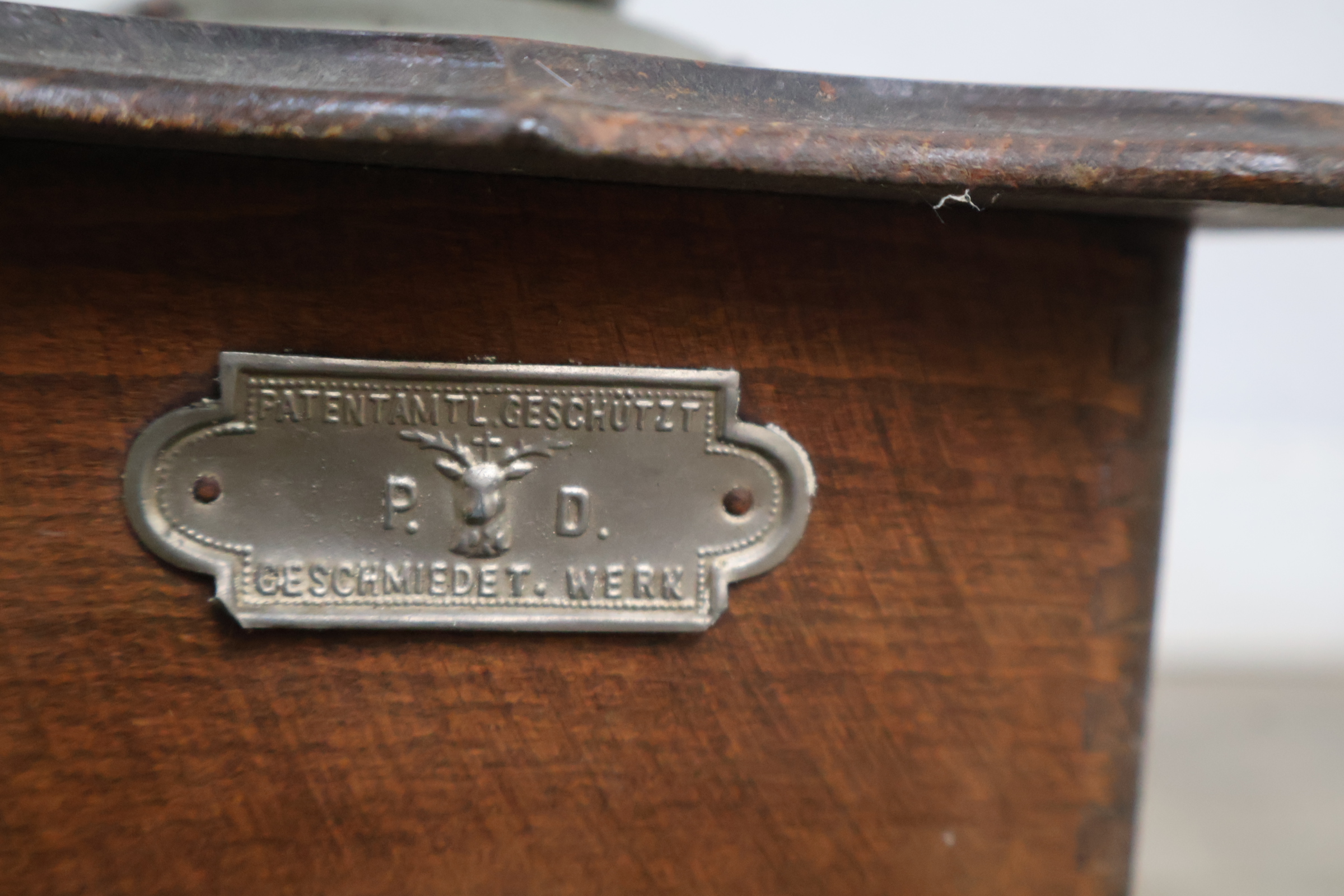 Set van twee vintage handmatige koffiemolens – foto 10 – kavel bij GSD Auctions, Zoeterwoude